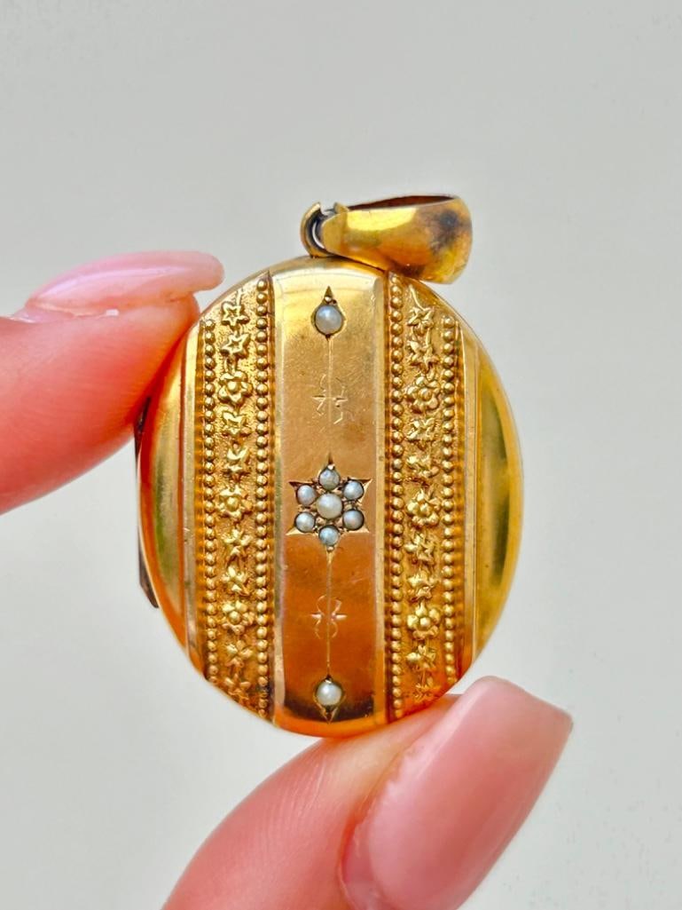 *Antique Gold Locket Pendant - 4
