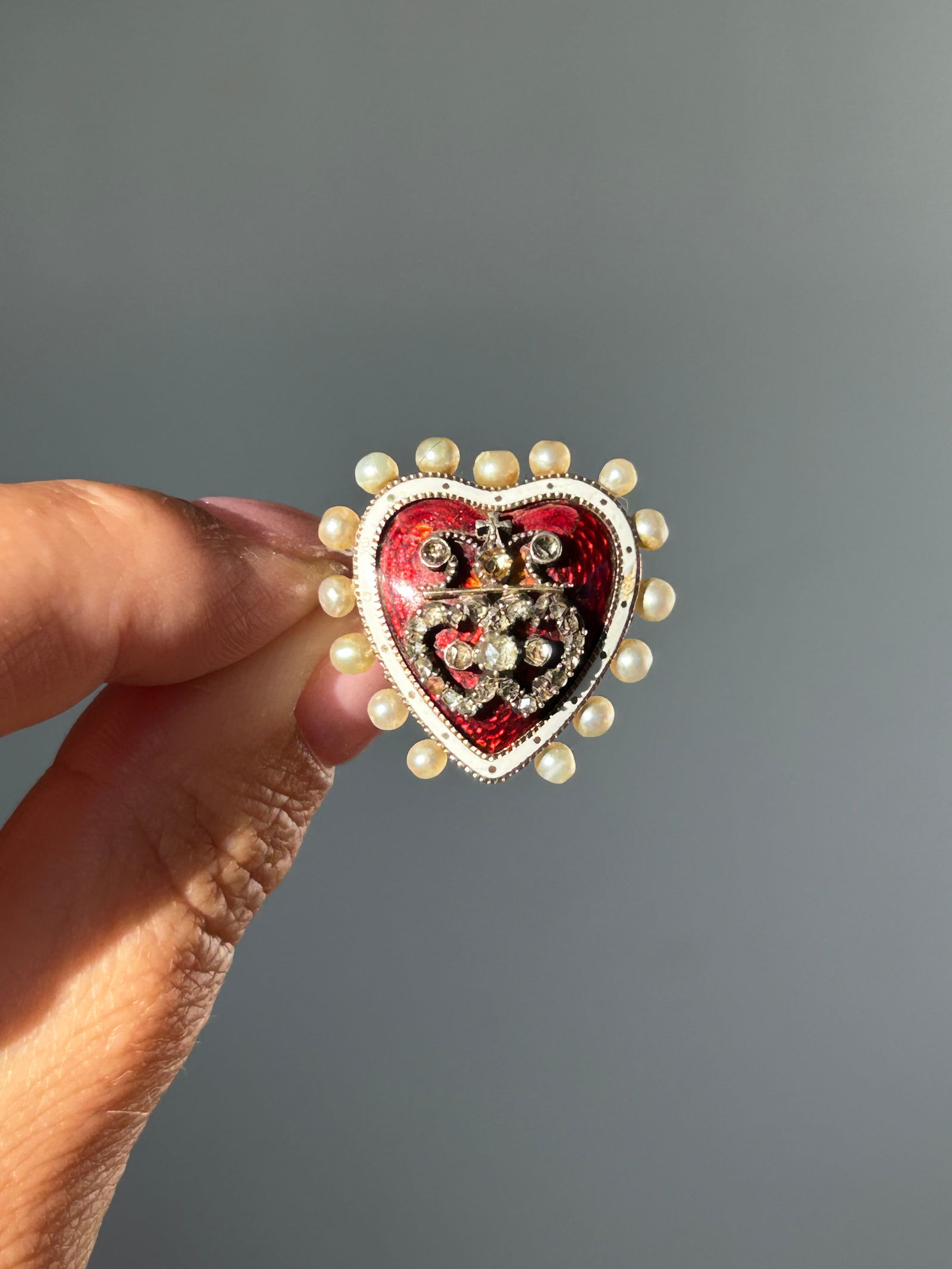 Antique gold red enamel heart brooch set with diamonds and pearls - locket back and in original box - 2