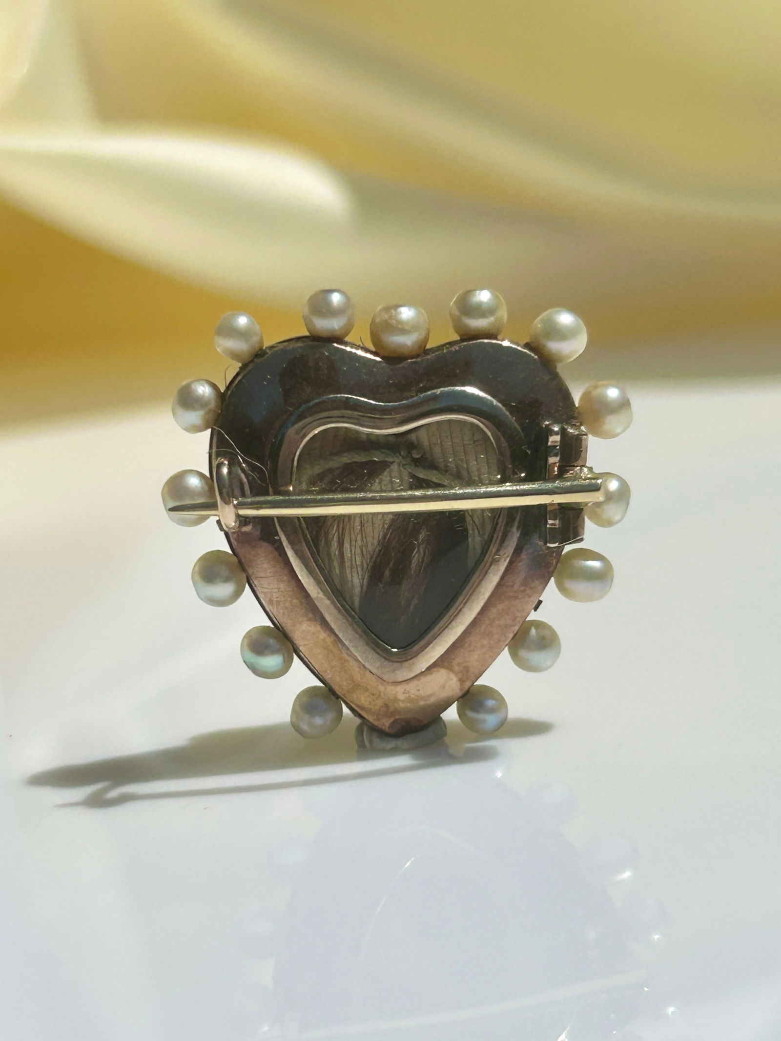 Antique gold red enamel heart brooch set with diamonds and pearls - locket back and in original box - 5