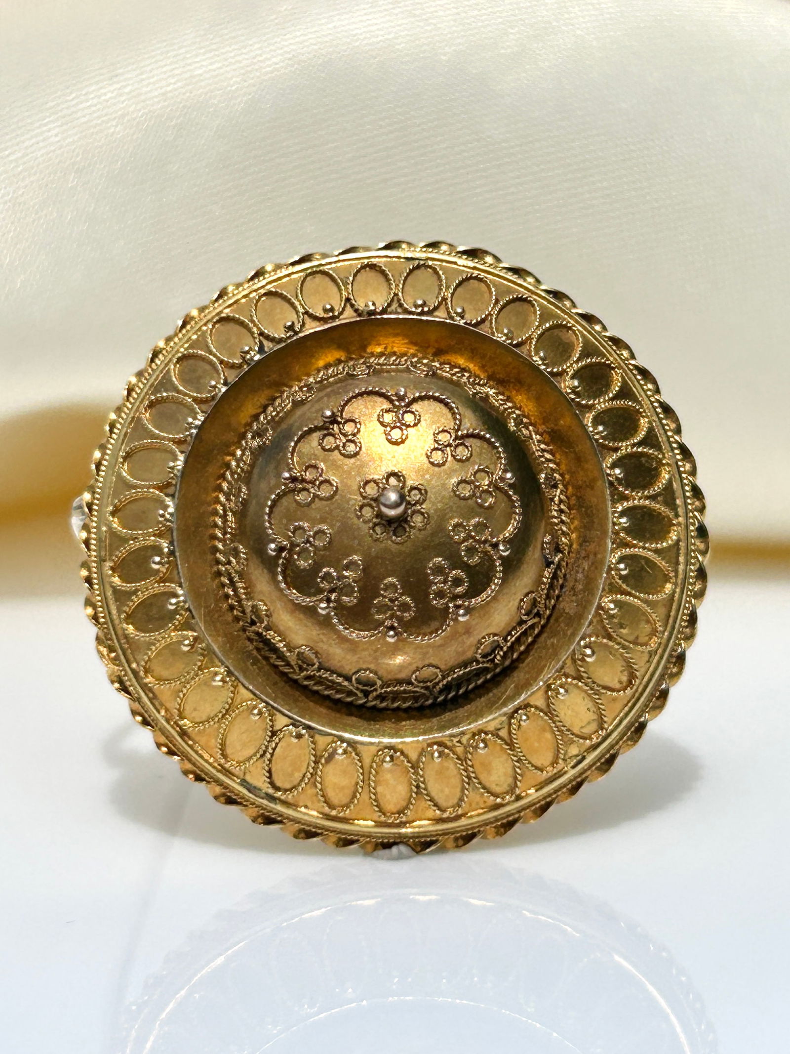 Antique 18ct yellow gold ornate design large target brooch with locket back - 2