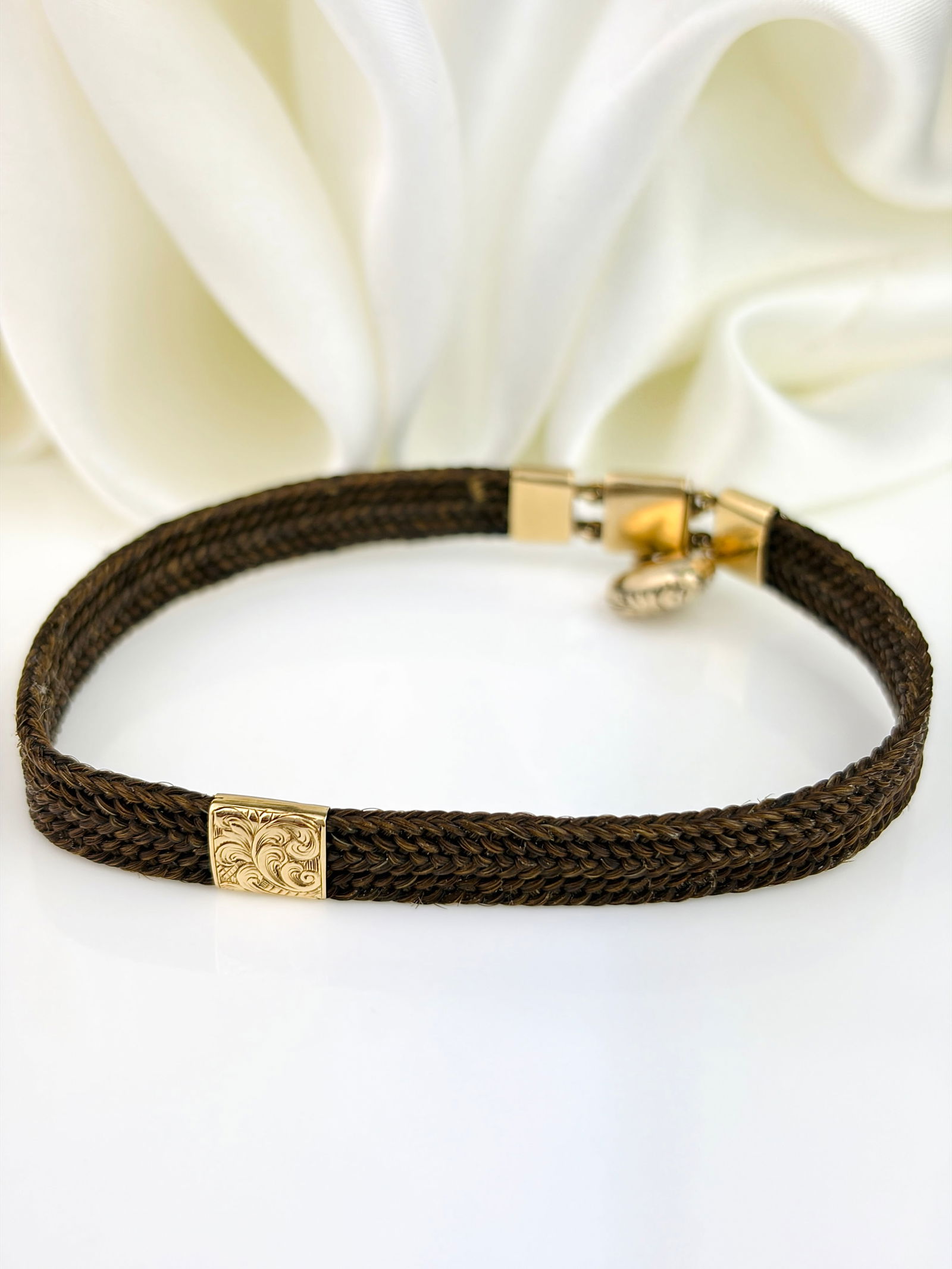 ANTIQUE VICTORIAN MOURNING HAIR BRACELET WITH 9ct GOLD DETAILS AND HEART DROP - 2
