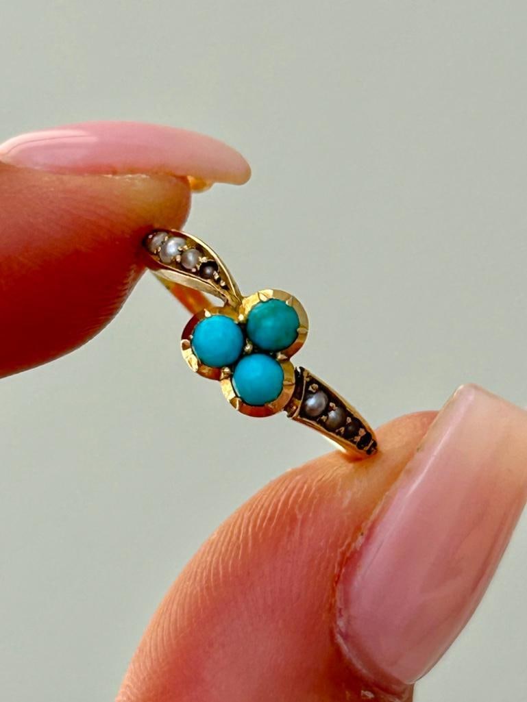 Antique 18ct Gold Sweet Turquoise Ring: Antique 18ct Gold Sweet Turquoise Ring sweet and dainty ring measurements ring size UK J US 51/4 head of ring 6mm x 6mm weight 2.46g stamped 18 materials 18ct gold