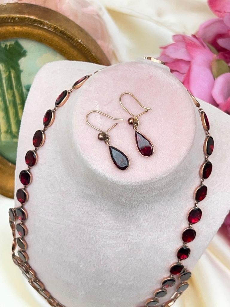 Antique flat cut garnet necklace and earrings set in gold housed in an antique box - 15