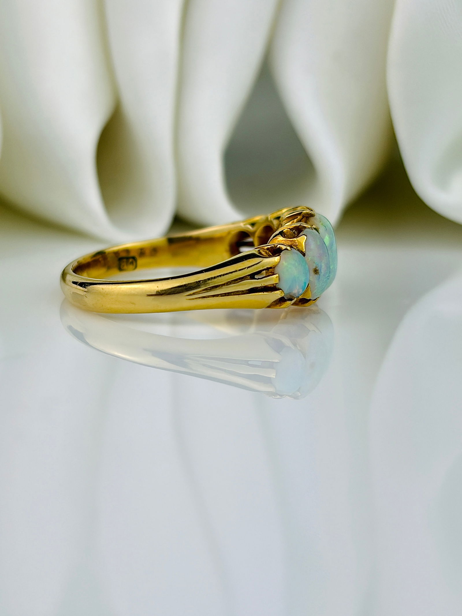 Antique 18ct Yellow Gold Opal 5 Stone Ring - 2