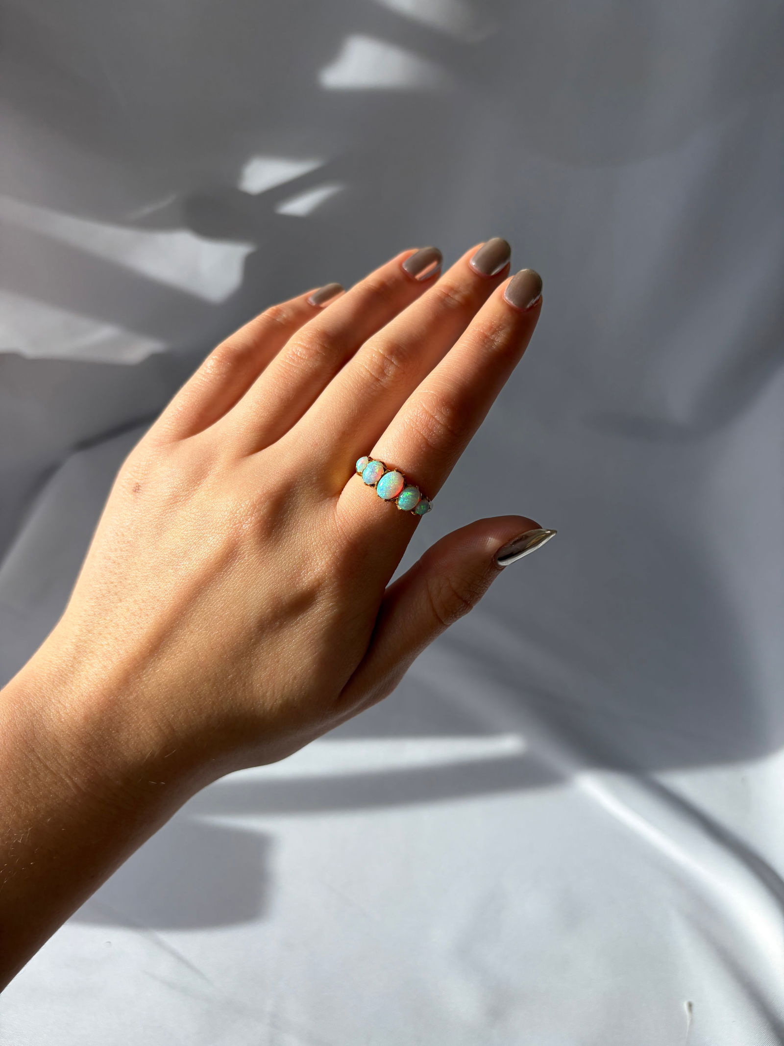 Antique 18ct Yellow Gold Opal 5 Stone Ring - 9