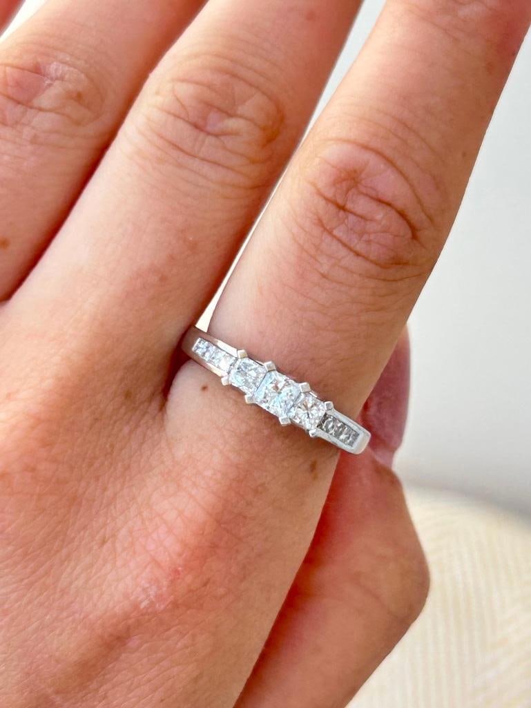 *Vintage Princess Cut Diamond and Platinum Three Stone Ring - 2