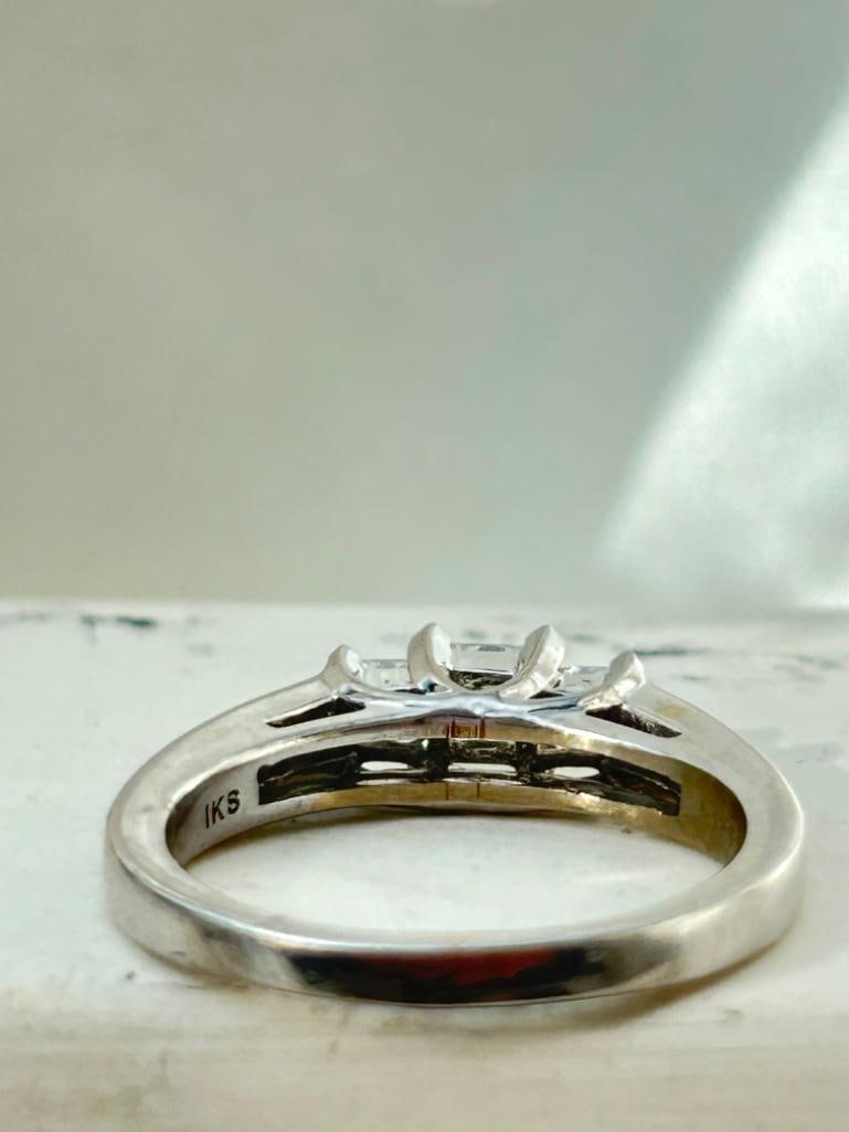 *Vintage Princess Cut Diamond and Platinum Three Stone Ring - 6