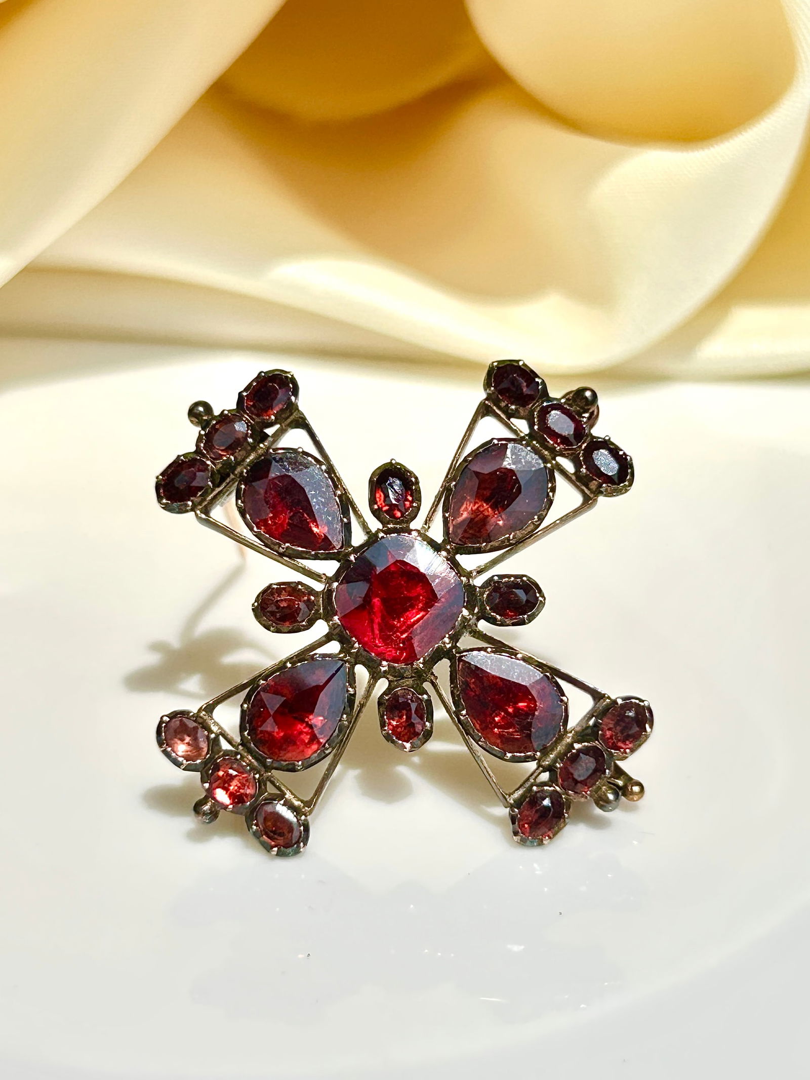 Large antique gold foiled back flat cut garnet ross brooch / pendant (1 of 7)