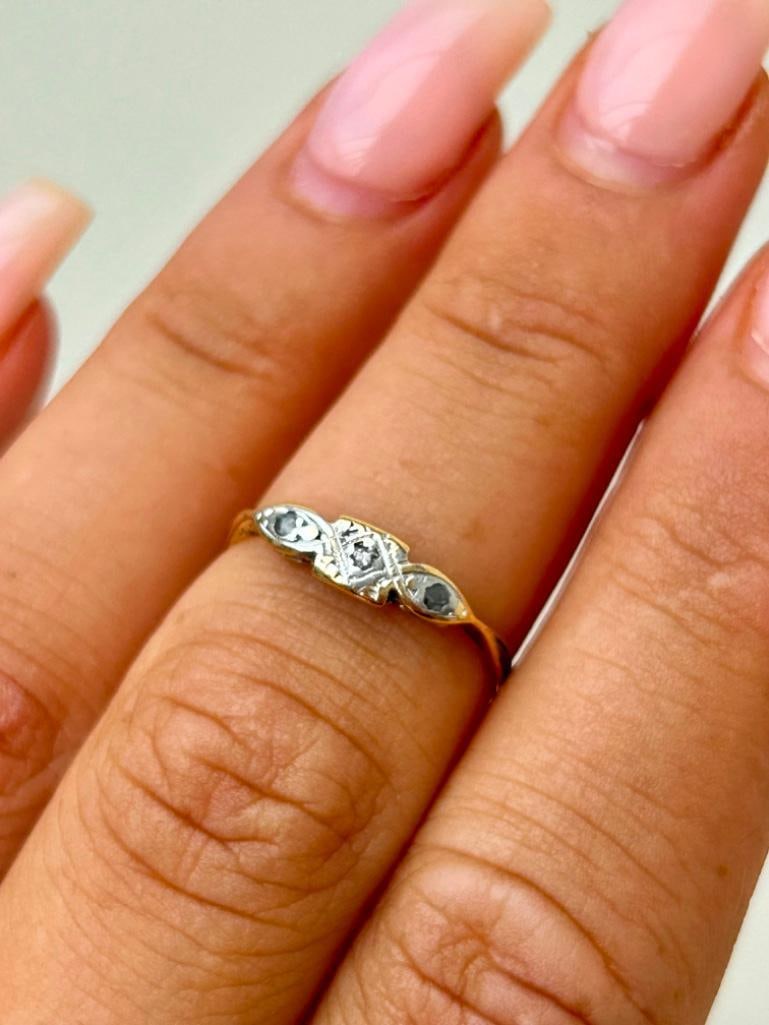Art Deco 18ct Gold and Platinum Diamond 3 Stone Ring - 2