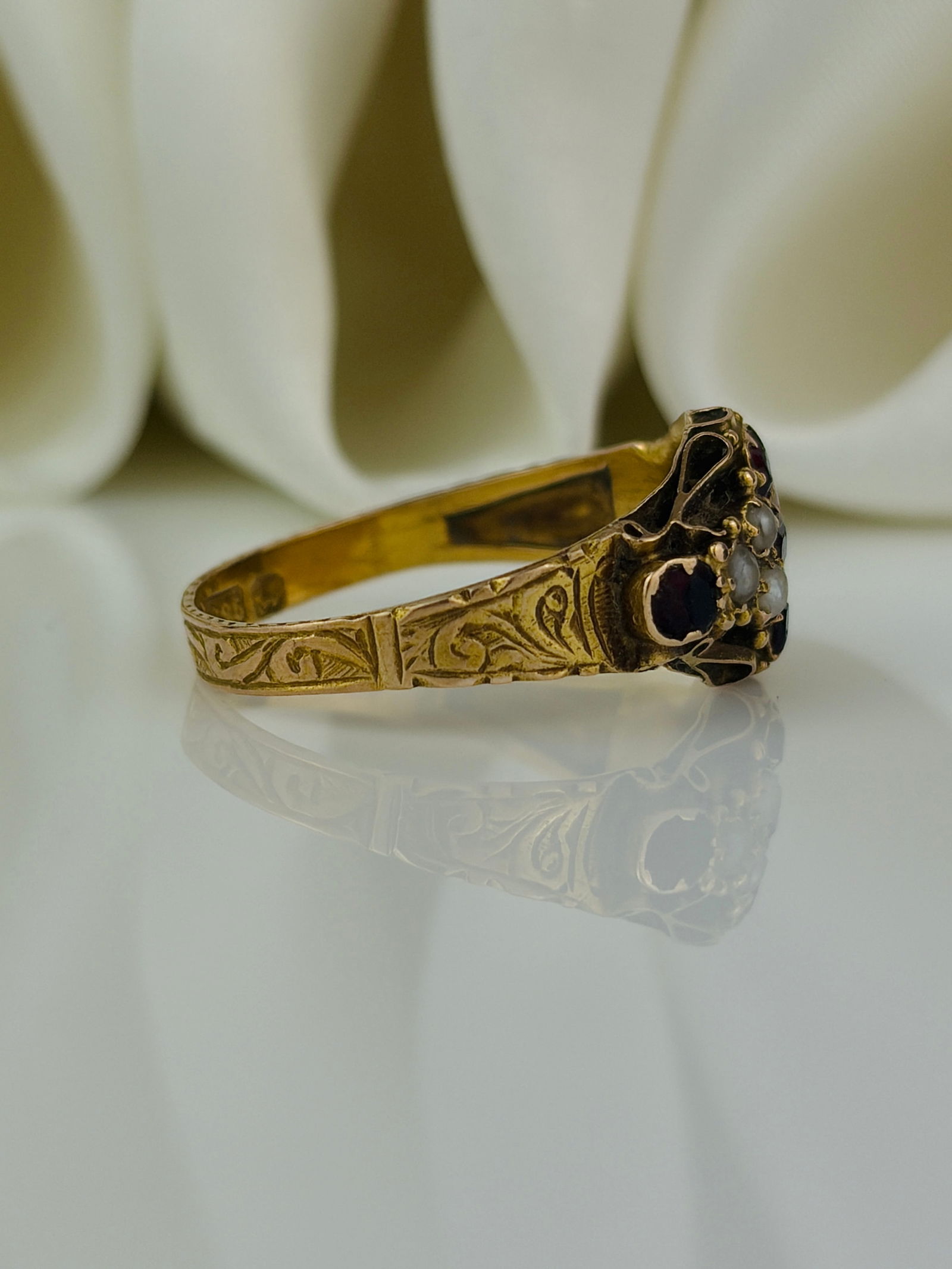 antique c.1882 15ct yellow gold unusual gemset ring - 2