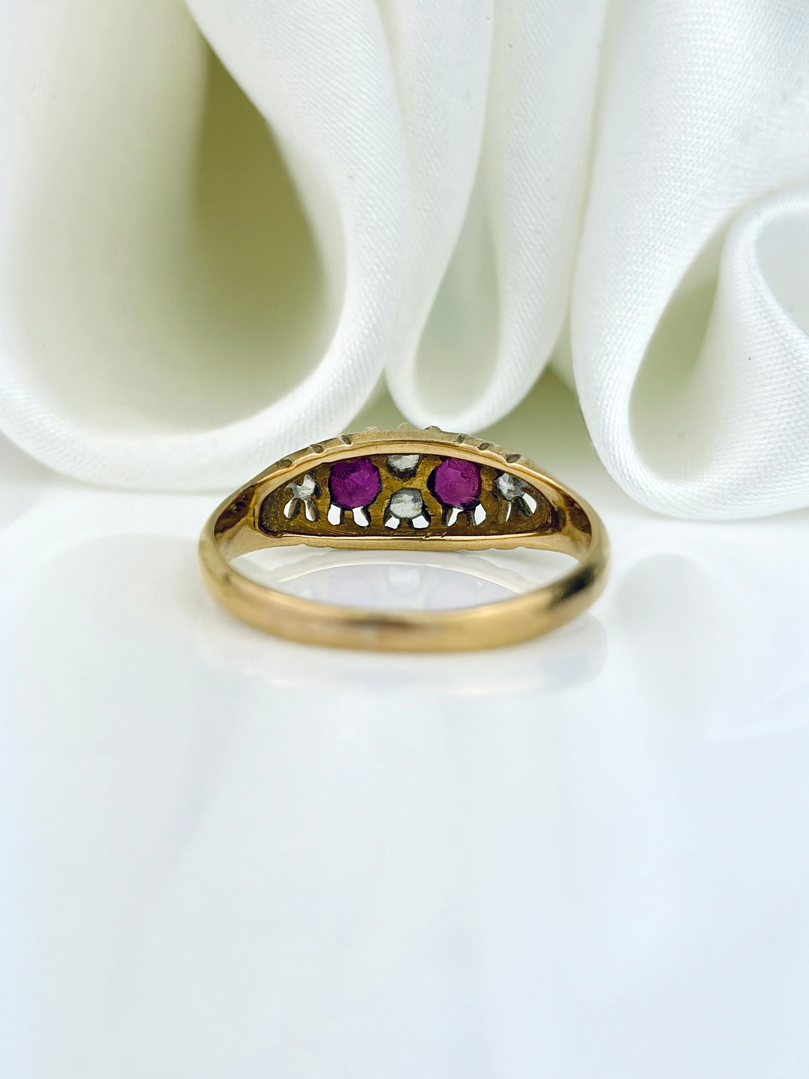 ANTIQUE C.1908 18CT YELLOW GOLD RUBY AND DIAMOND 5 STONE RING - 3