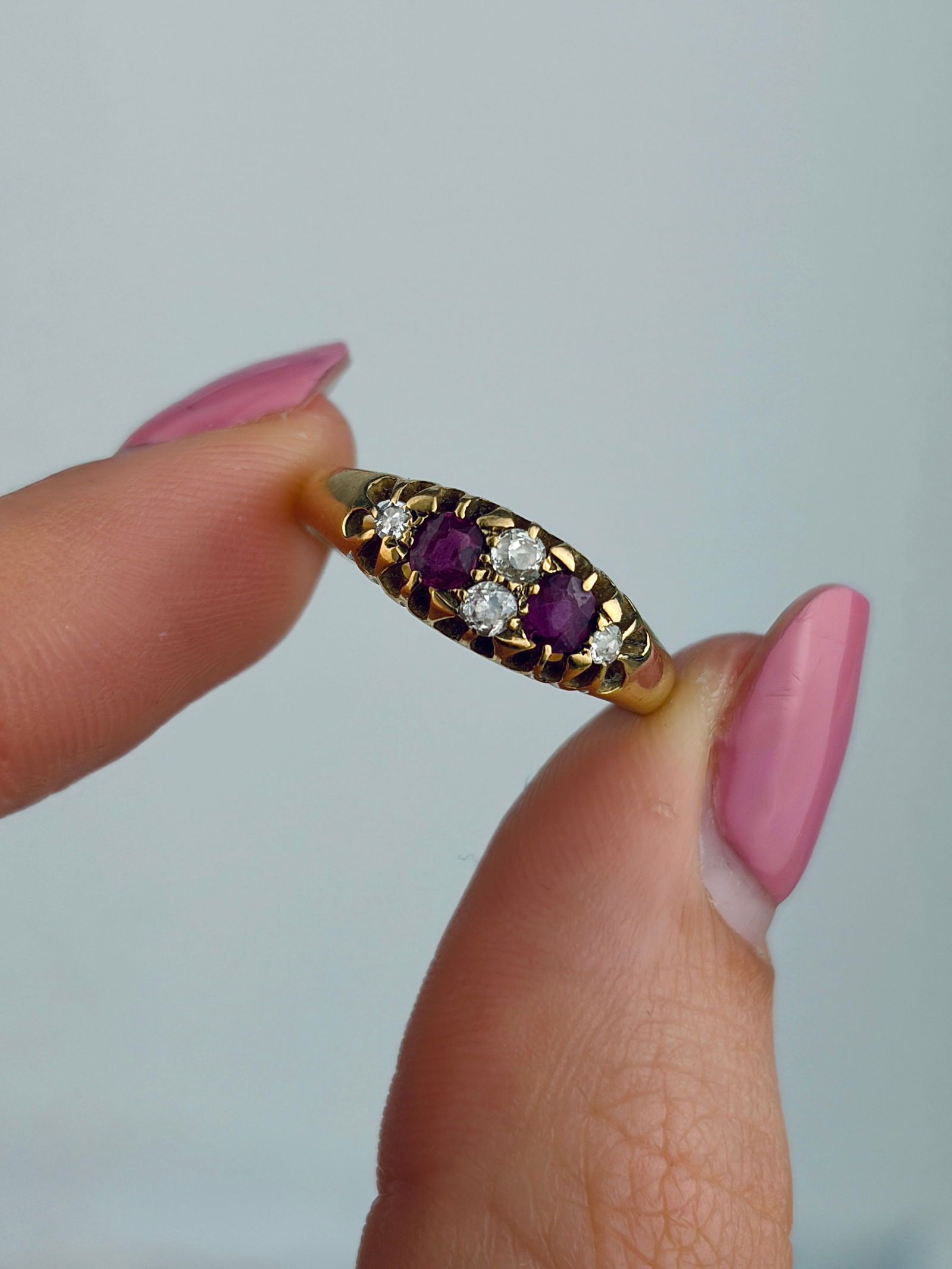 ANTIQUE C.1908 18CT YELLOW GOLD RUBY AND DIAMOND 5 STONE RING - 5