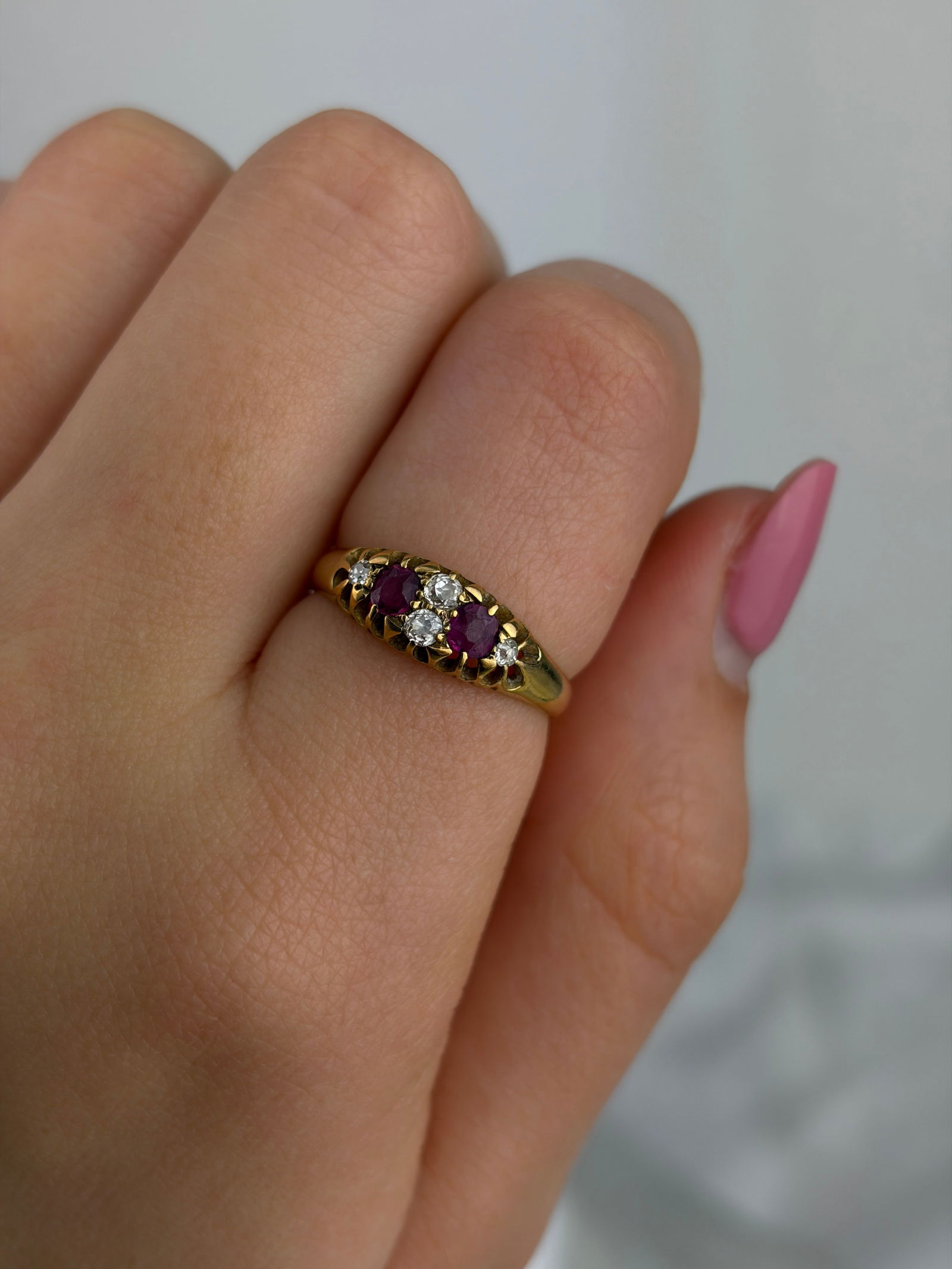 ANTIQUE C.1908 18CT YELLOW GOLD RUBY AND DIAMOND 5 STONE RING - 8