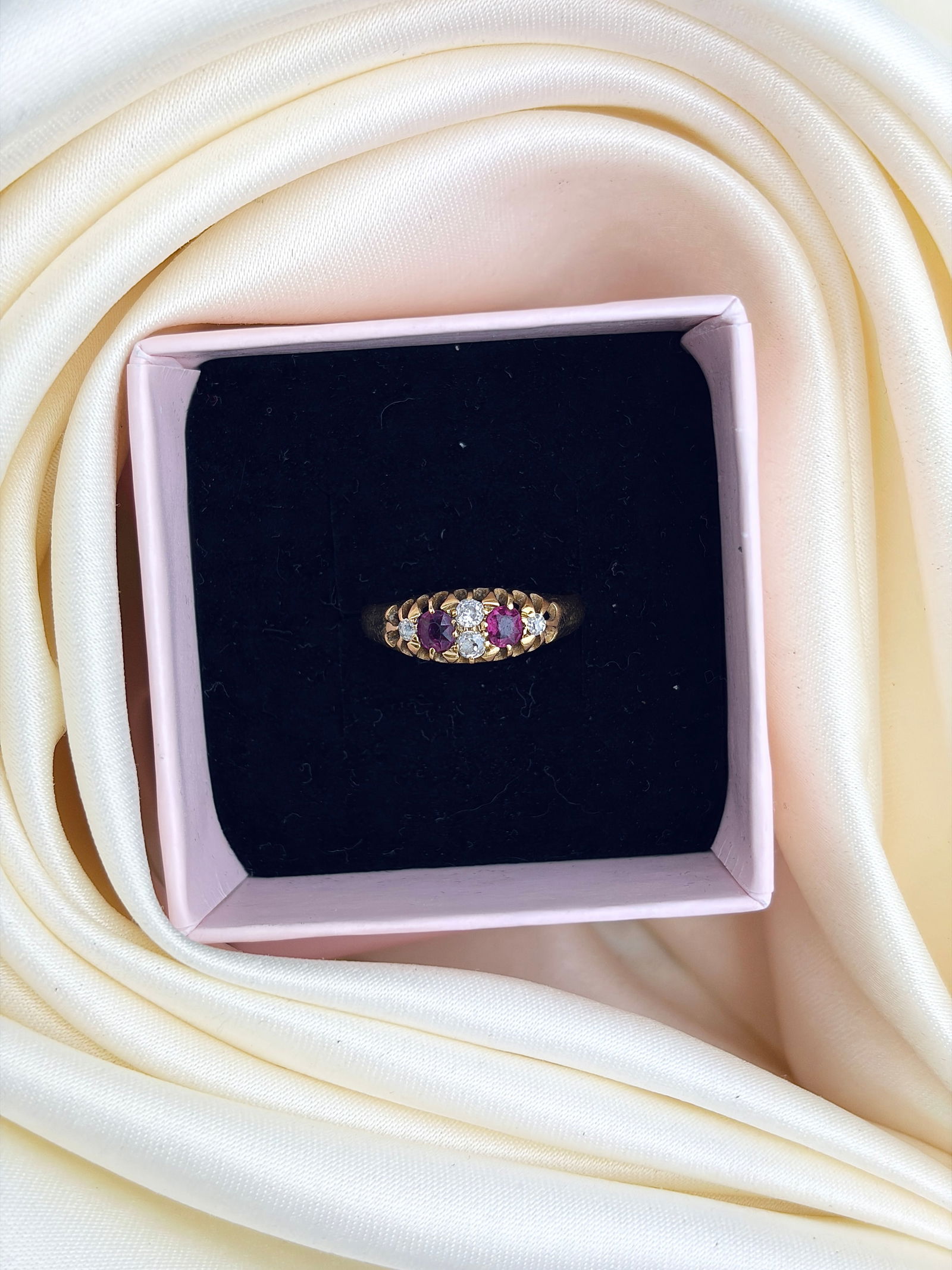 ANTIQUE C.1908 18CT YELLOW GOLD RUBY AND DIAMOND 5 STONE RING - 9