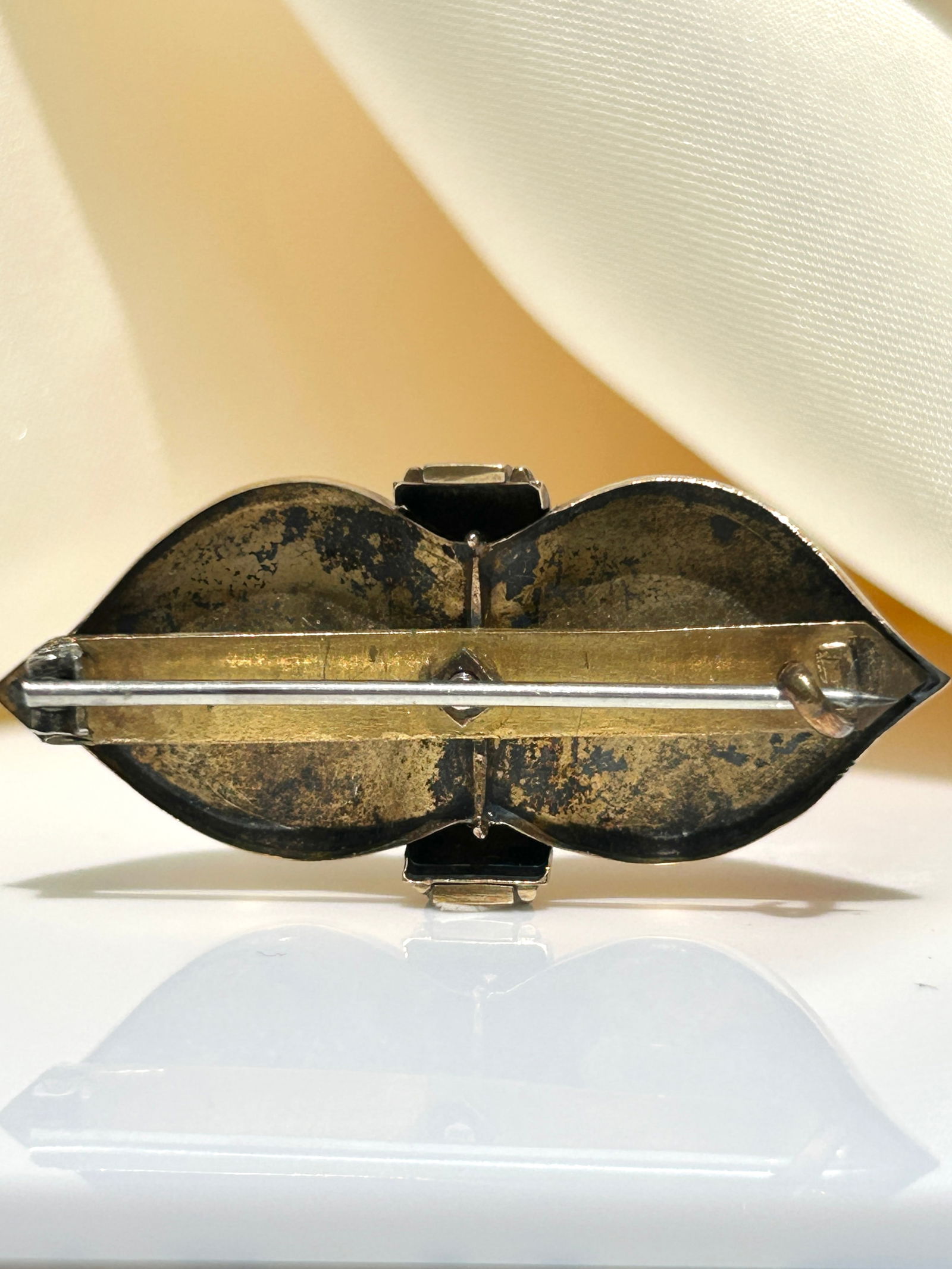 Antique large chunky 18ct yellow gold and pearl victorian era brooch - 2