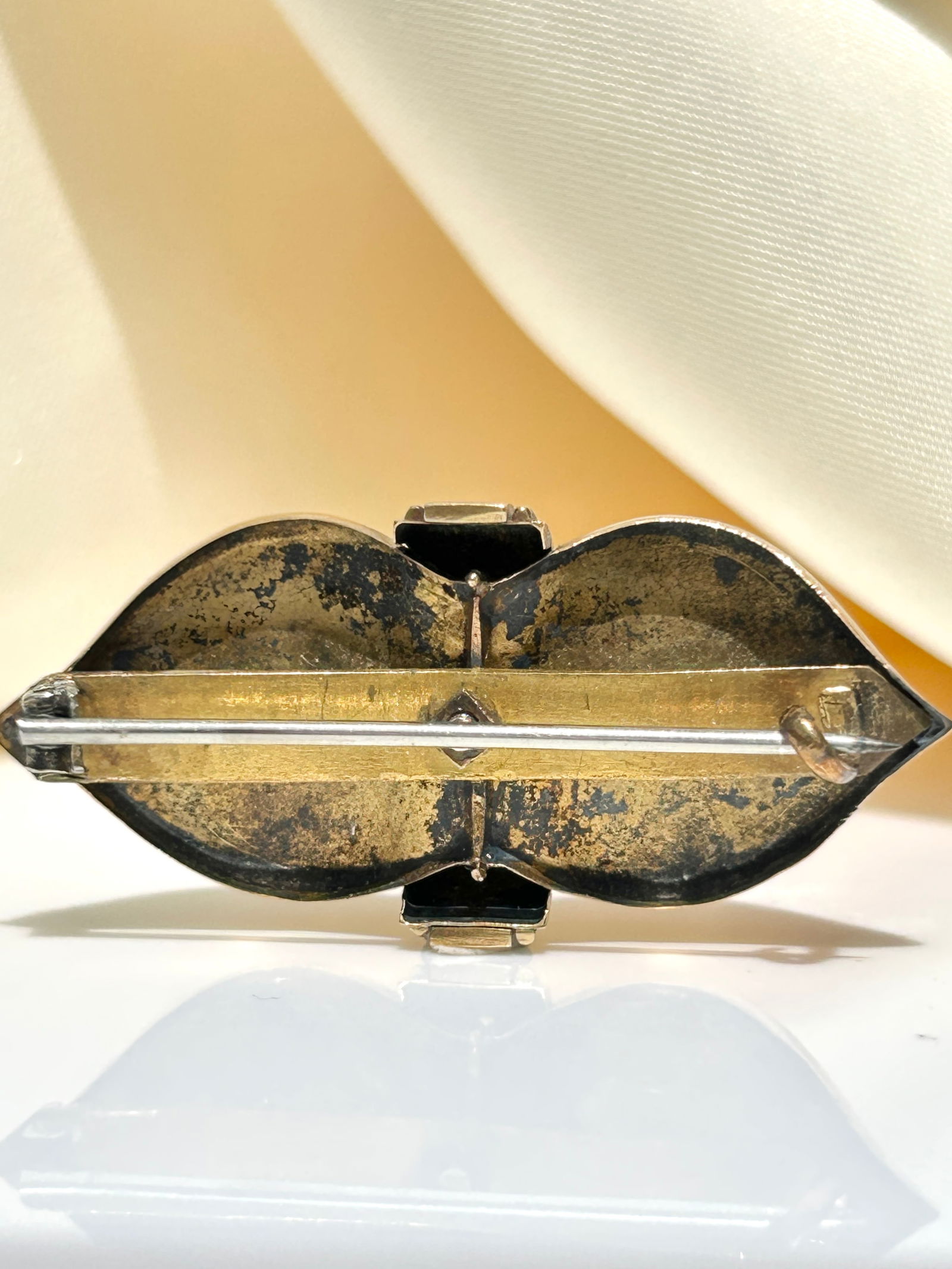 Antique large chunky 18ct yellow gold and pearl victorian era brooch - 3