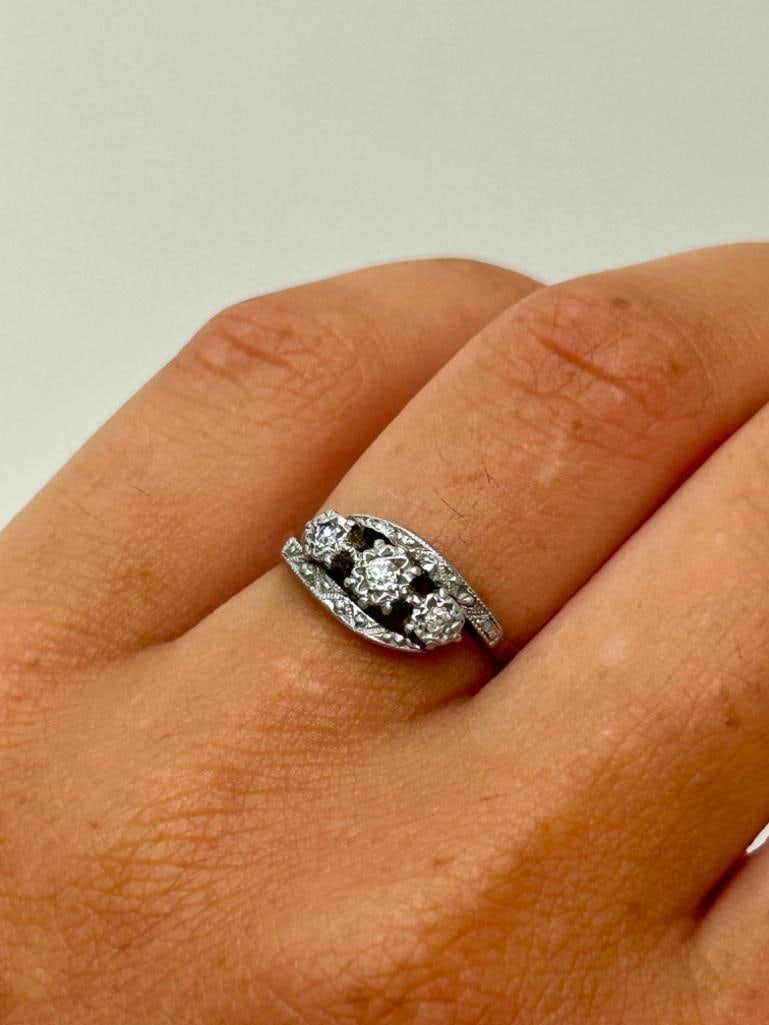 9ct Yellow Gold and Platinum Diamond 3 Stone Twist Ring - 2