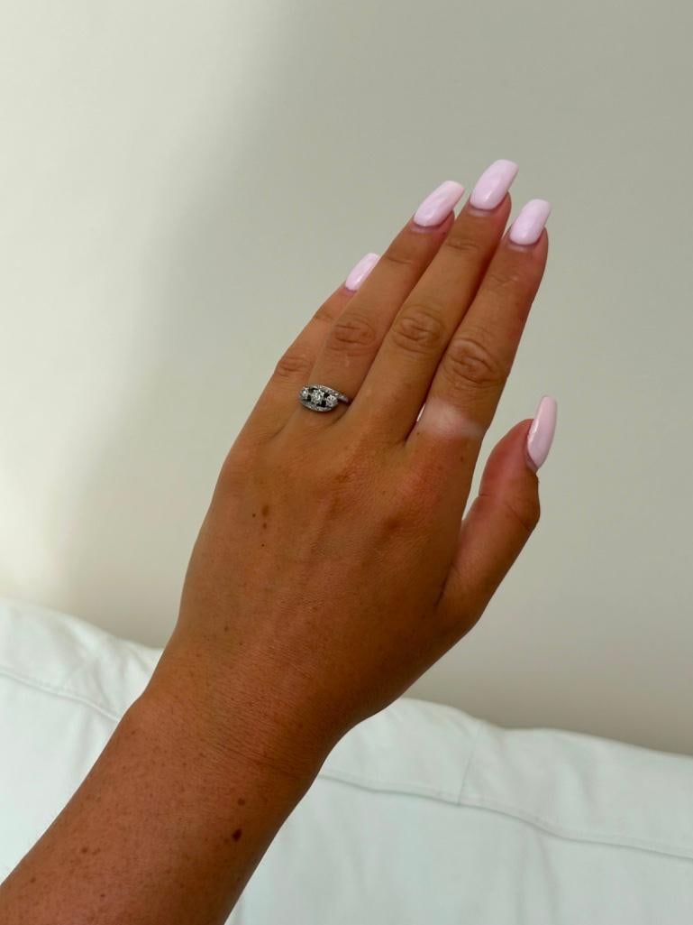 9ct Yellow Gold and Platinum Diamond 3 Stone Twist Ring - 3