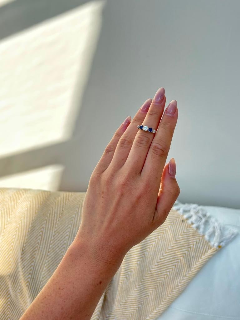 *Antique 18ct Yellow Gold Large Sapphire and Diamond 5 Stone Ring - 12