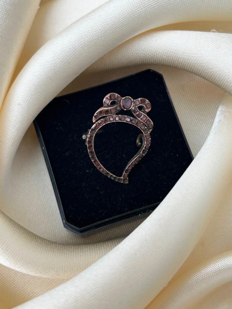 Antique Gold Georgian Bow Top, Flat Cut Garnet Witches Heart Brooch - 3