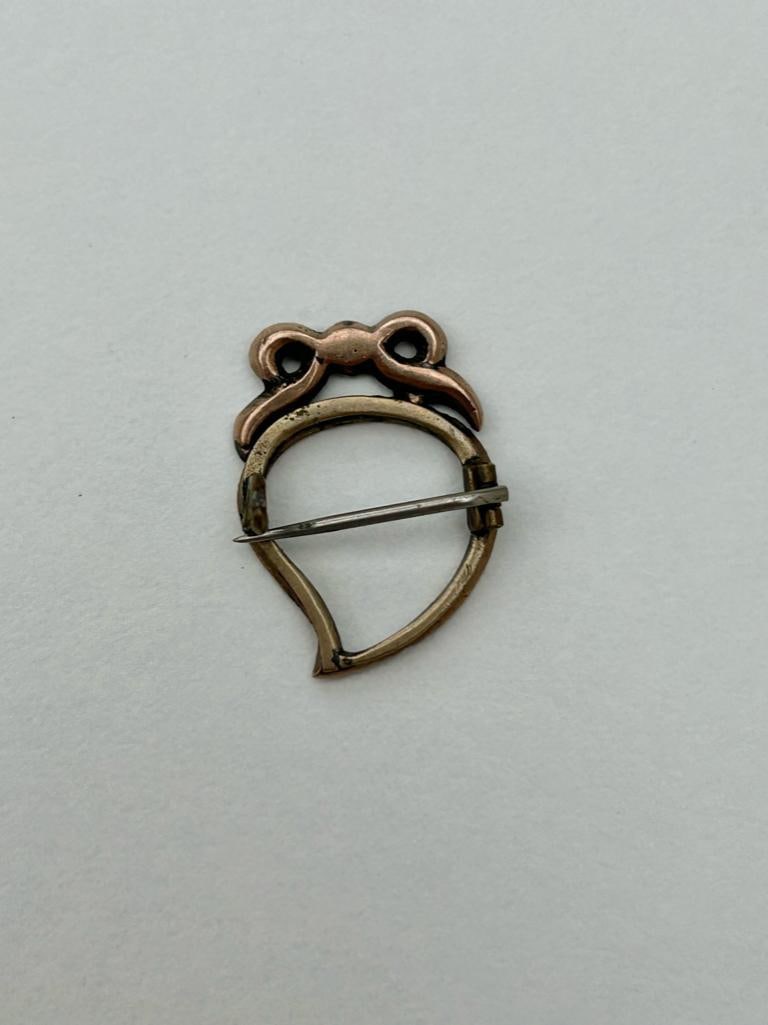 Antique Gold Georgian Bow Top, Flat Cut Garnet Witches Heart Brooch - 5