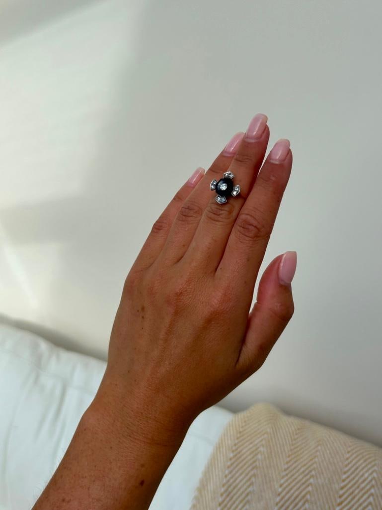 Outstanding Carved Onyx and Diamond Carved Ring in Gold - 4