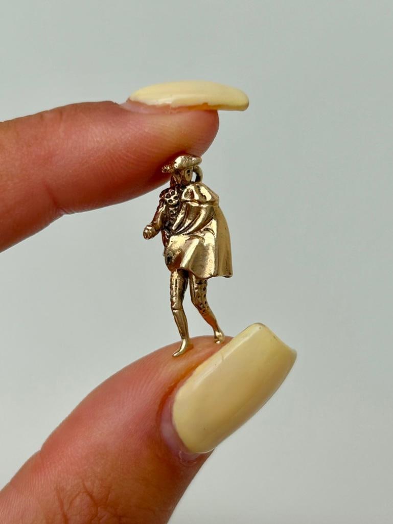 Vintage Heavy Matador Charm / Pendant in 9ct Gold: Vintage Heavy Matador Charm / Pendant in 9ct Gold wonderful detailed matador measurements length 24mm width 8mm weight 5g materials 9ct gold UU2