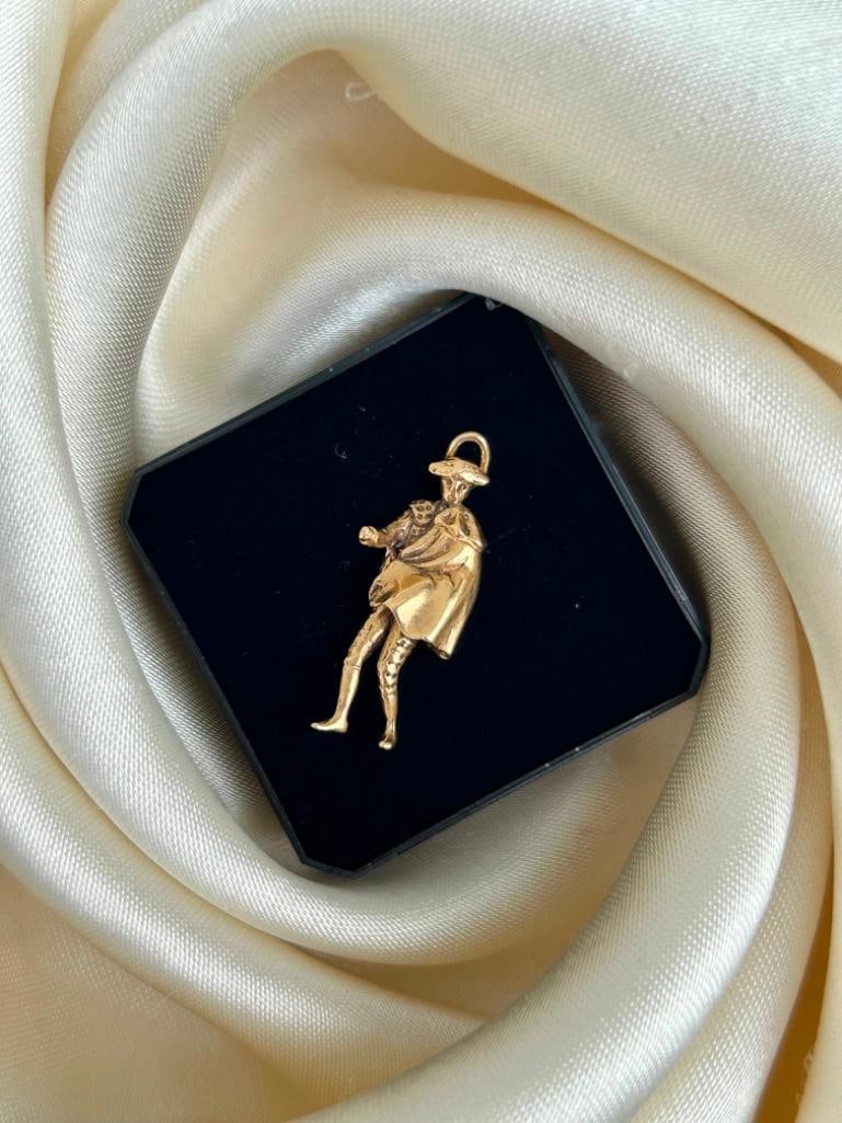 Vintage Heavy Matador Charm / Pendant in 9ct Gold - 3