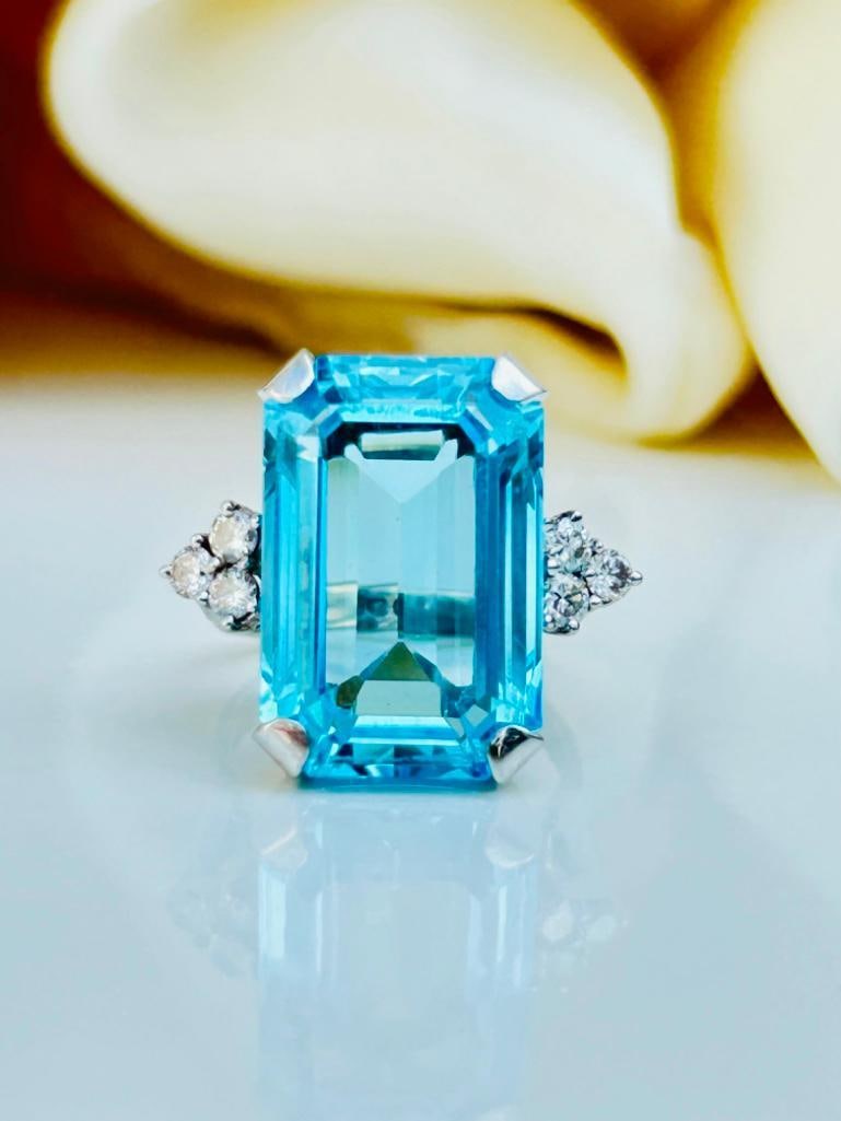 Large 18ct White Gold Topaz and Diamond Cocktail Ring - 9