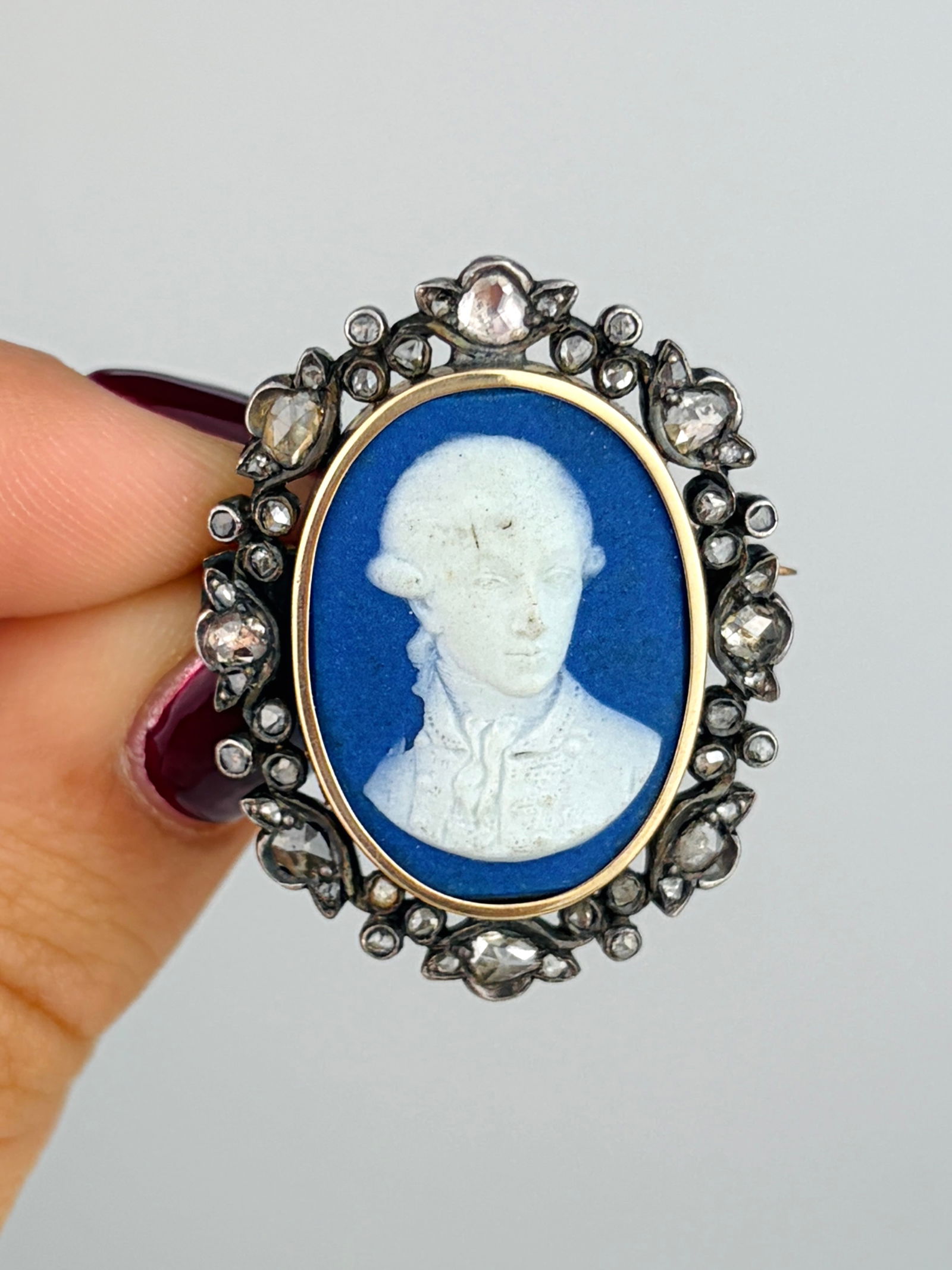 Antique Rose Cut Diamond Surround Cameo Brooch in Gold and Silver: Antique Rose Cut Diamond Surround Cameo Brooch in Gold and Silver Weight: 6.56g Size: 31x25mm Materials: Gold and Silver Hallmarks: None present Condition: The overall condition is very