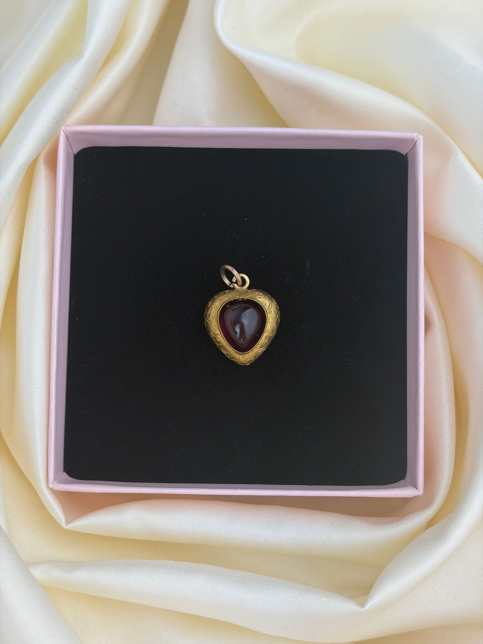 antique 18ct yellow gold cabochon garnet heart locket back pendant - 5