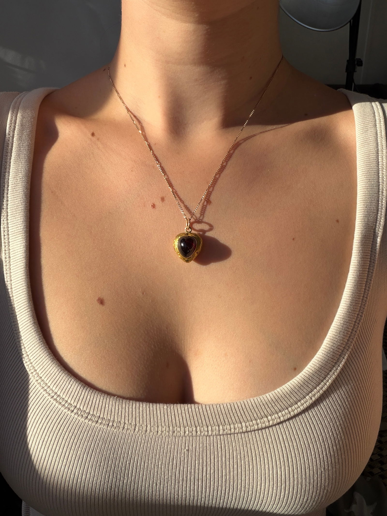 antique 18ct yellow gold cabochon garnet heart locket back pendant - 6