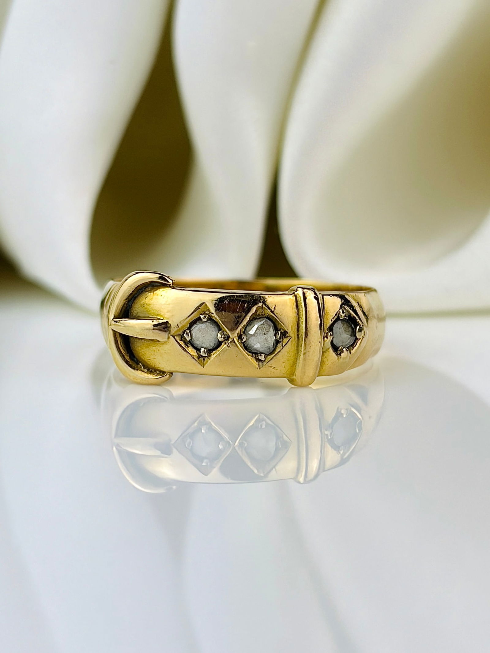 antique chunky 18ct yellow gold diamond buckle band ring: antique chunky 18ct yellow gold diamond buckle band ring Chunky 18ct yellow gold buckle band featuring 3 lovely diamonds! Weight: 4.18g Size: UK O, US 7.5, Width 6mm, Height off finger