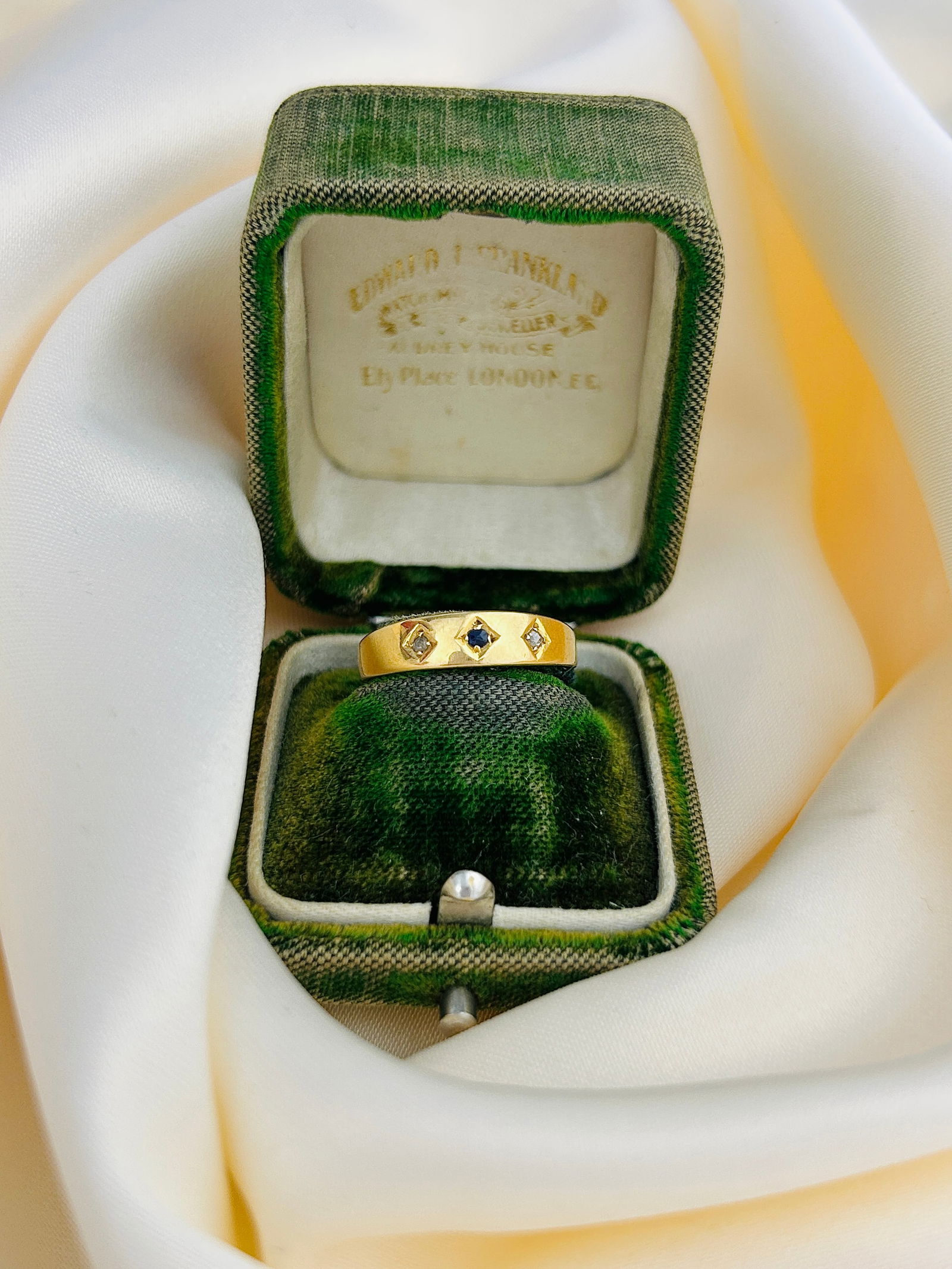 Sweet Antique Sapphire and Diamond 3 Stone in 18ct Yellow Gold - 7