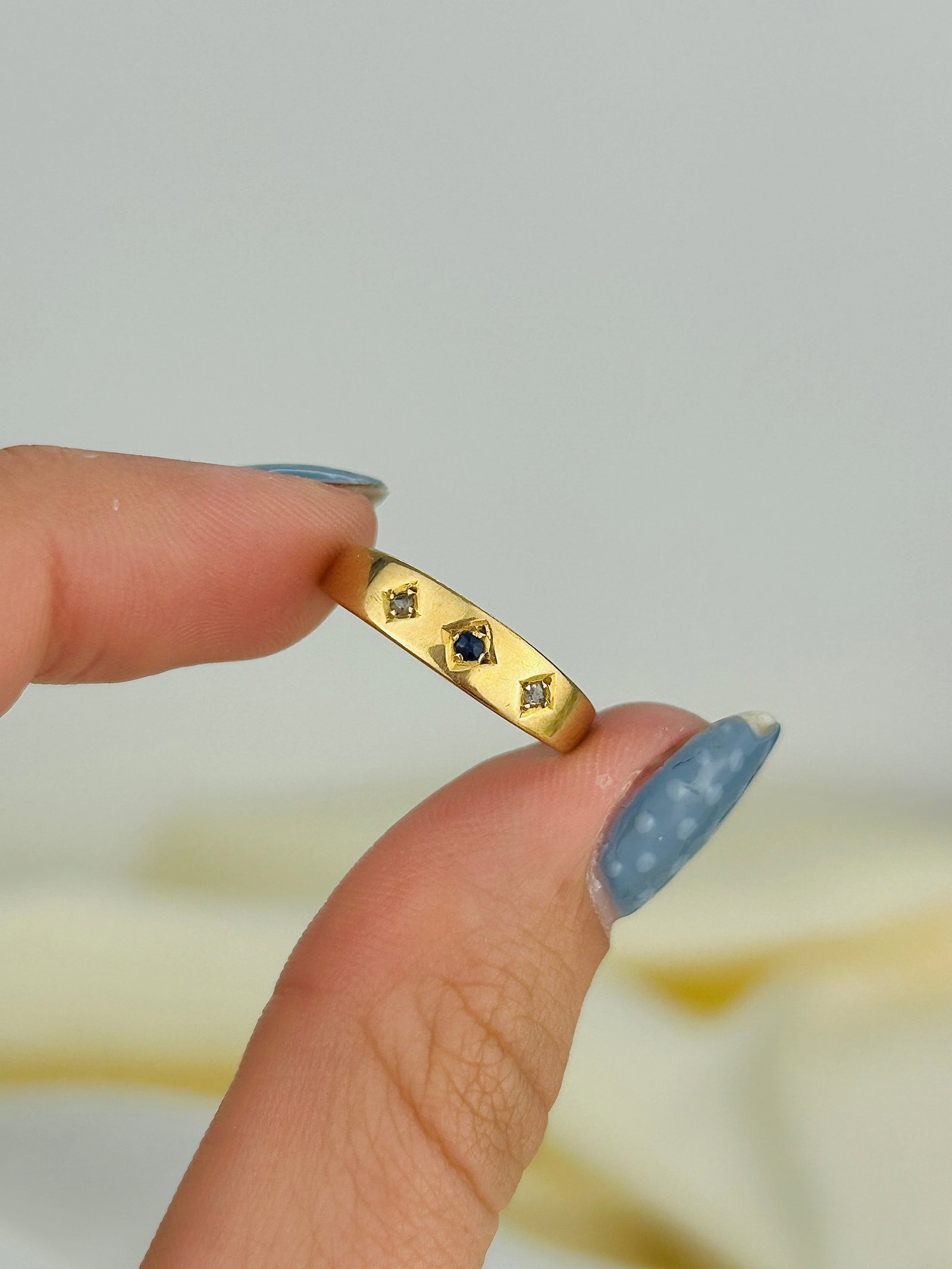 Sweet Antique Sapphire and Diamond 3 Stone in 18ct Yellow Gold - 8