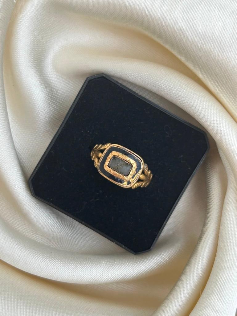 Antique c1827 18ct Yellow Gold Enamel Mourning Band Ring - 6