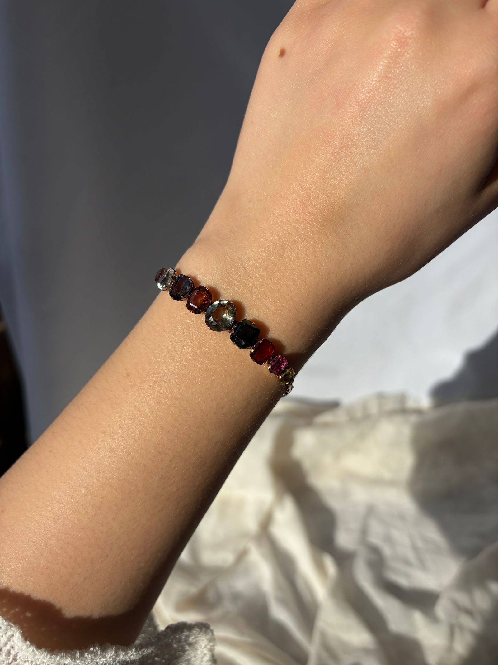 ANTIQUE 9CT GOLD MULTIGEM BRACELET WITH TOPAZ, AMETHYST, QUARTZ AND SPINEL - 2