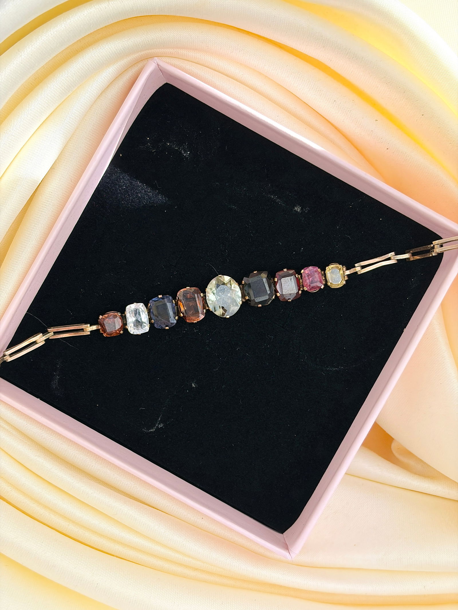 ANTIQUE 9CT GOLD MULTIGEM BRACELET WITH TOPAZ, AMETHYST, QUARTZ AND SPINEL - 9