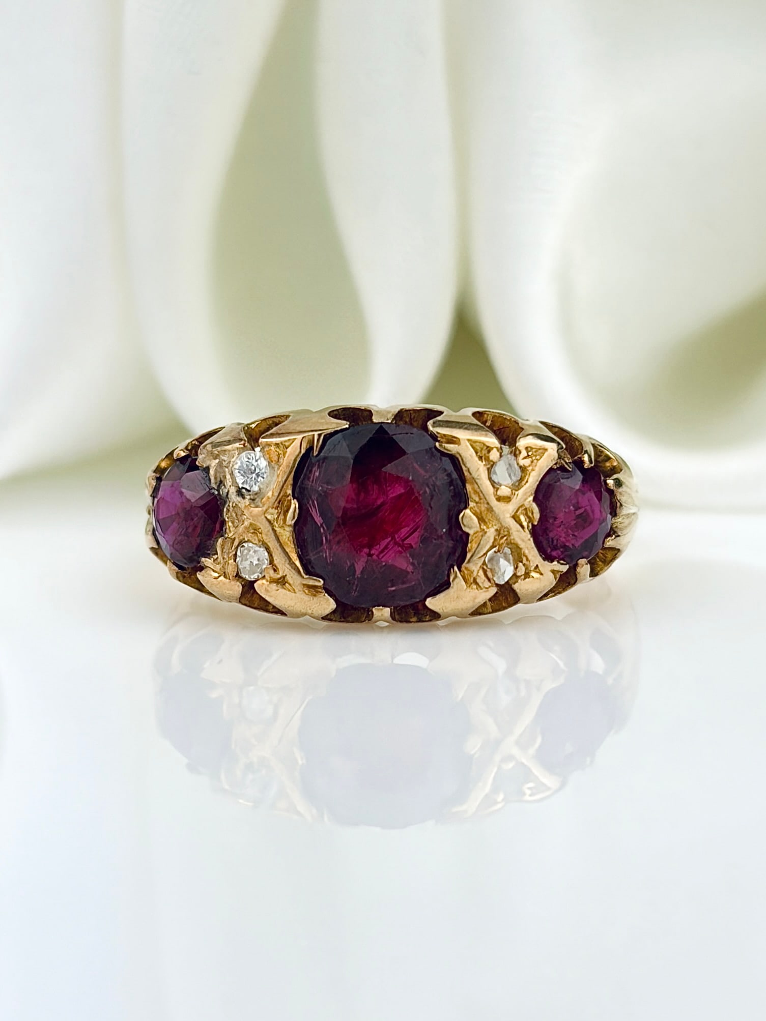 ANTIQUE CHUNKY GOLD RUBY AND DIAMOND 5 STONE RING: ANTIQUE CHUNKY GOLD RUBY AND DIAMOND 5 STONE RING Stunning ring with a large central ruby!