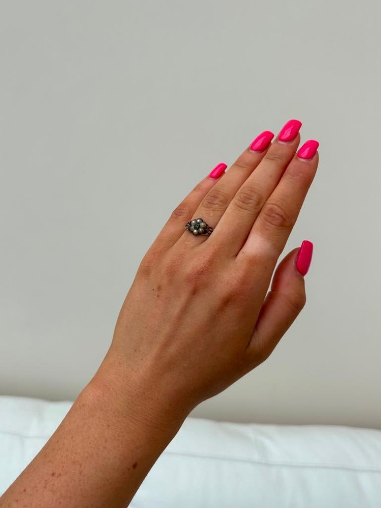 Antique Locket Back Emerald and Pearl Flower Ring Set on an Enamel and Gold Band - 3