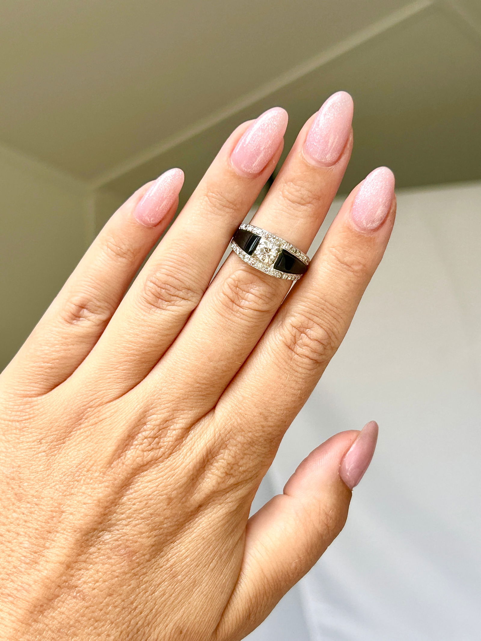 antique art deco era onyx and diamond band style ring central diamond 55pts - 5