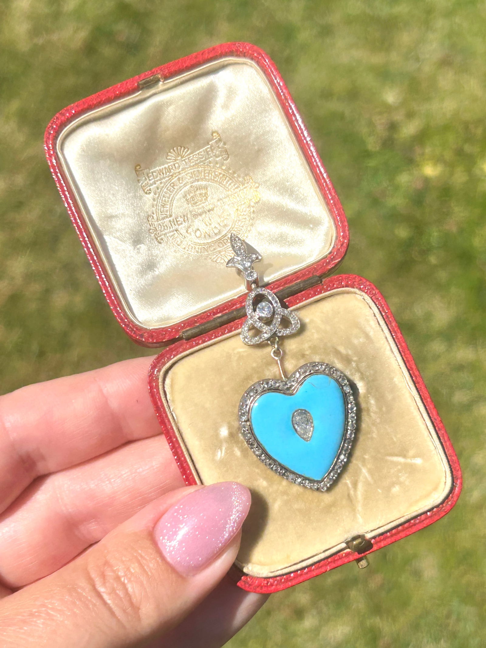INCREDIBLE “TESSIER” BLUE ENAMEL AND DIAMOND HEART PENDANT WITH LONG DIAMOND BALE ANTIQU - 9