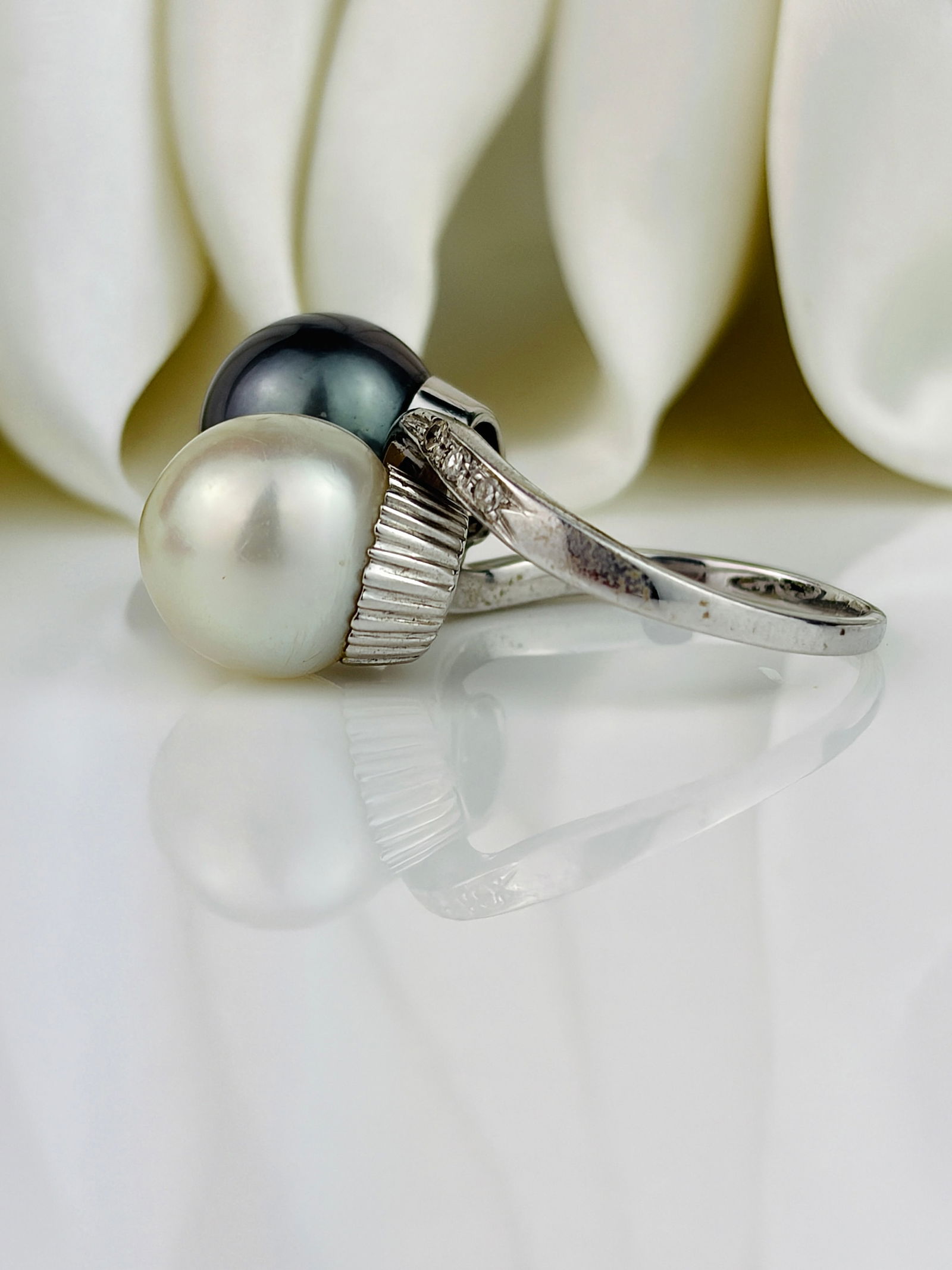 Huge 18ct White Gold Tahitian and South Sea Pearl Moi et Toi Twist Ring with Diamonds - 2
