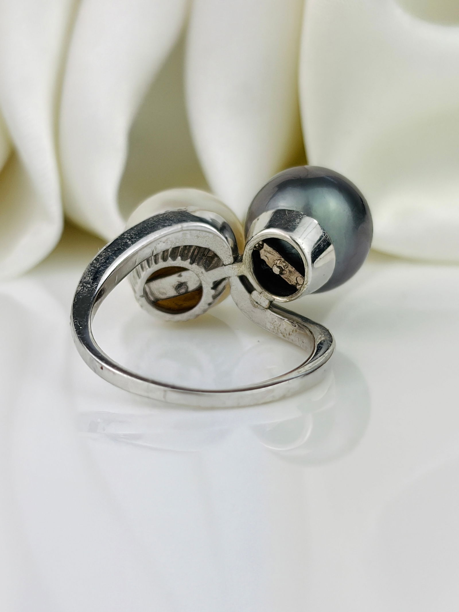 Huge 18ct White Gold Tahitian and South Sea Pearl Moi et Toi Twist Ring with Diamonds - 3