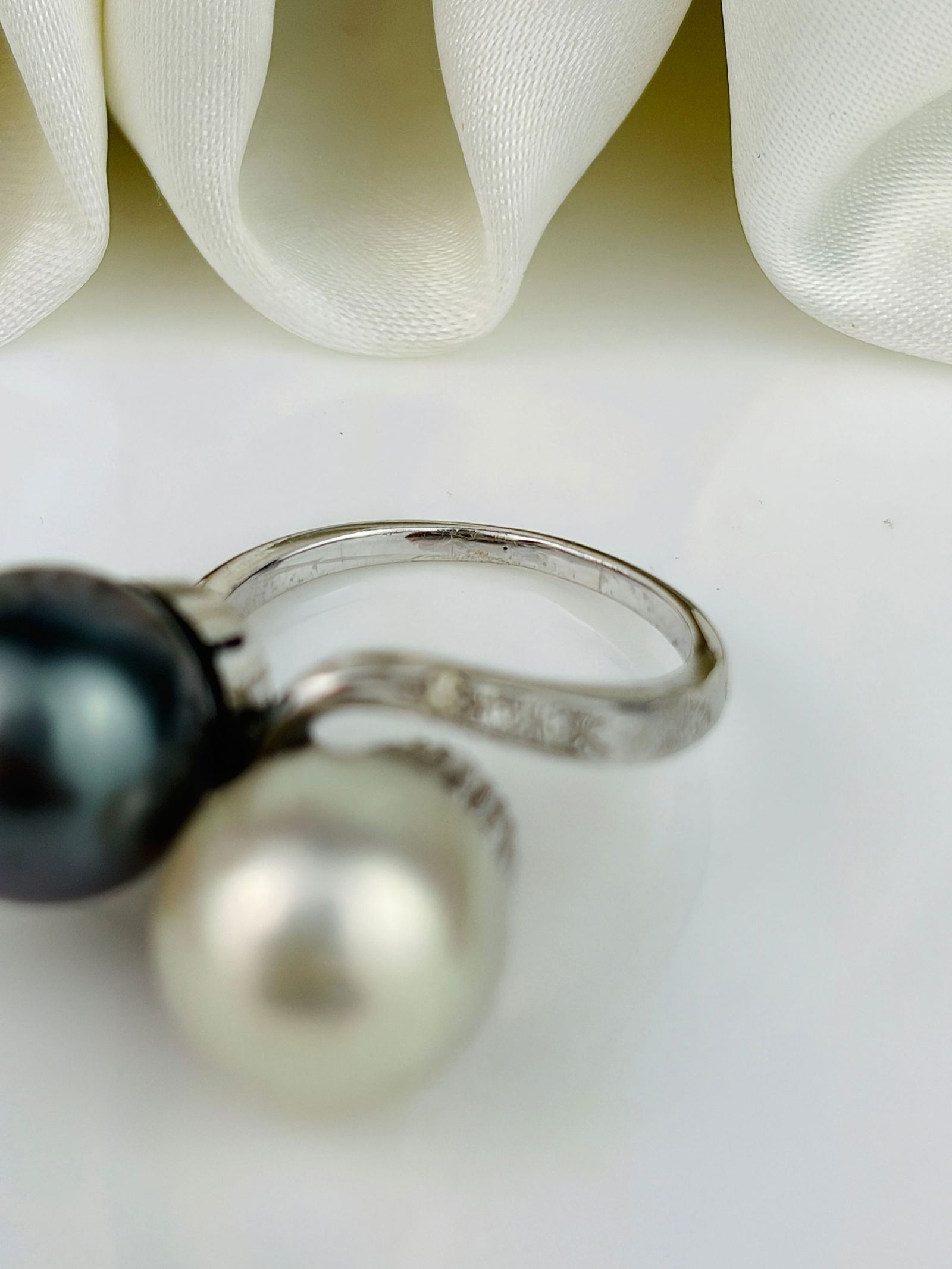 Huge 18ct White Gold Tahitian and South Sea Pearl Moi et Toi Twist Ring with Diamonds - 4