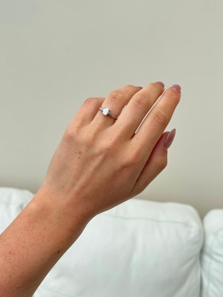 *Vintage Diamond and Platinum Solitaire Ring - 3