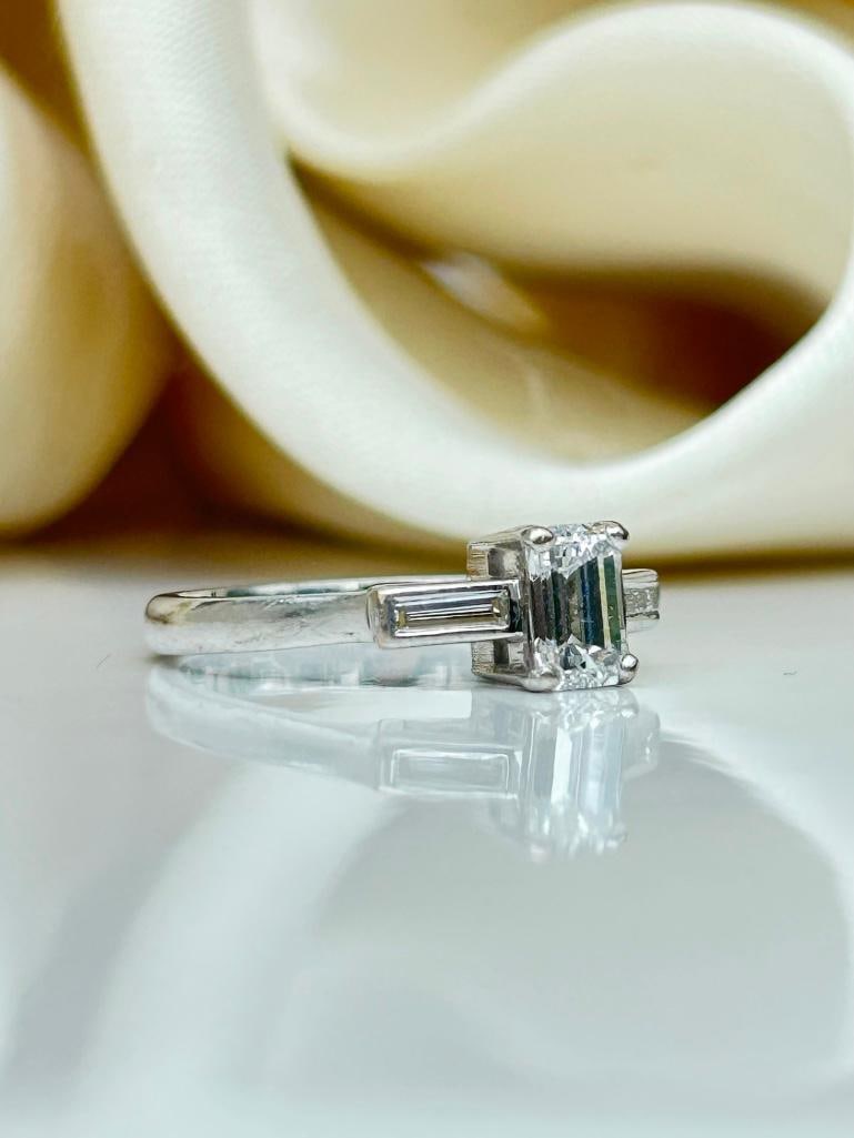 *Vintage Diamond and Platinum Solitaire Ring - 4