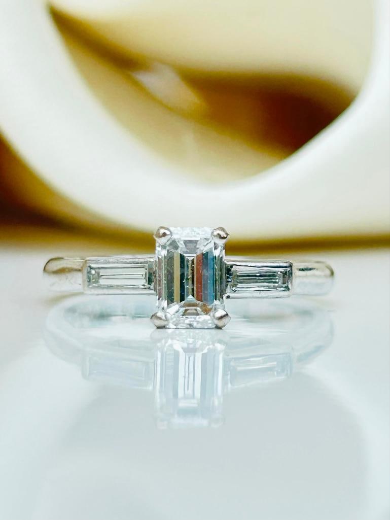 *Vintage Diamond and Platinum Solitaire Ring - 7