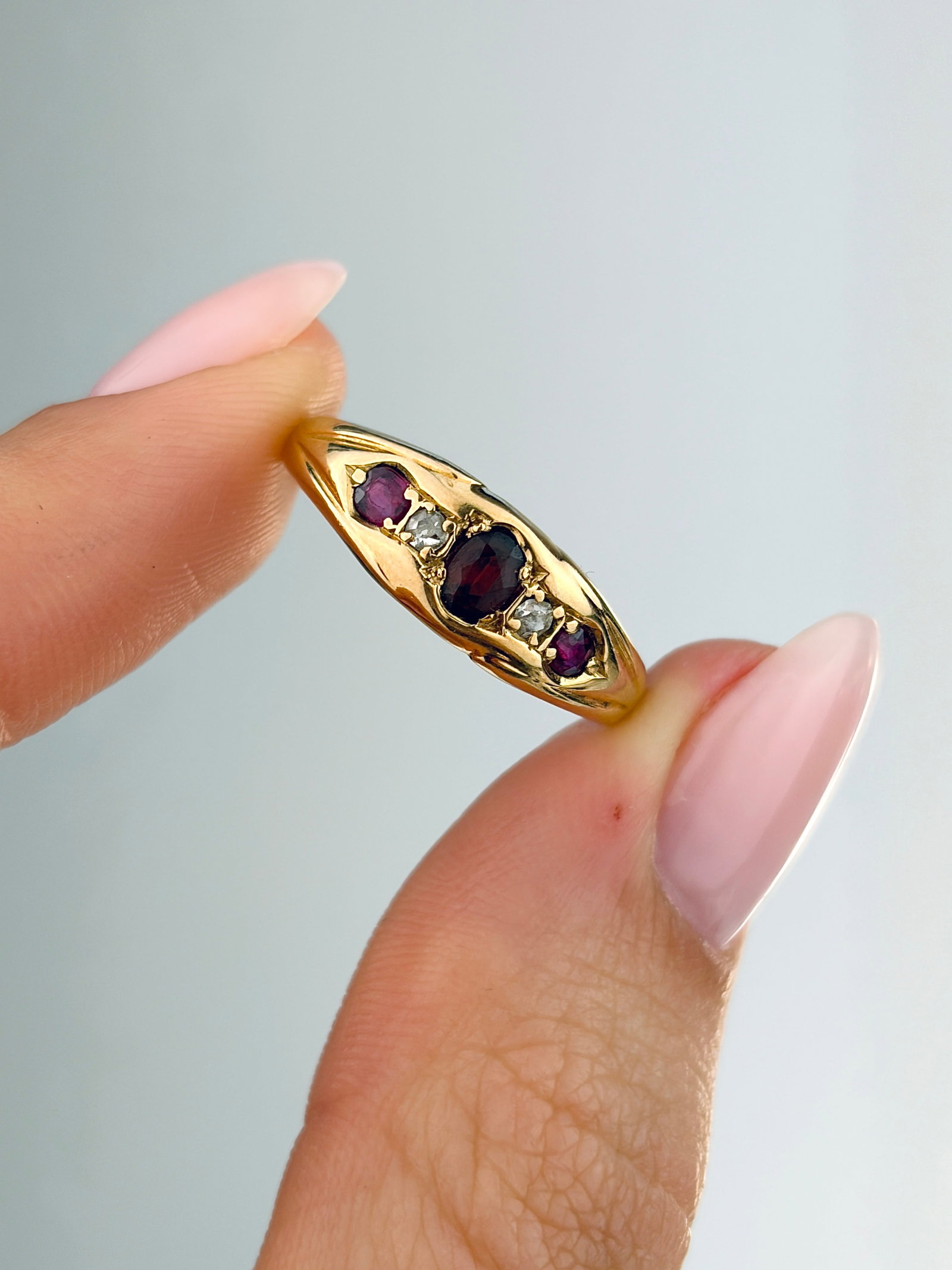 ANTIQUE 18CT YELLOW GOLD GARNET, RUBY AND DIAMOND 5 STONE RING - 5