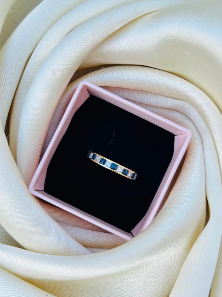 * Vintage 9 Carat Yellow Gold Sapphire and Diamond Band - 7